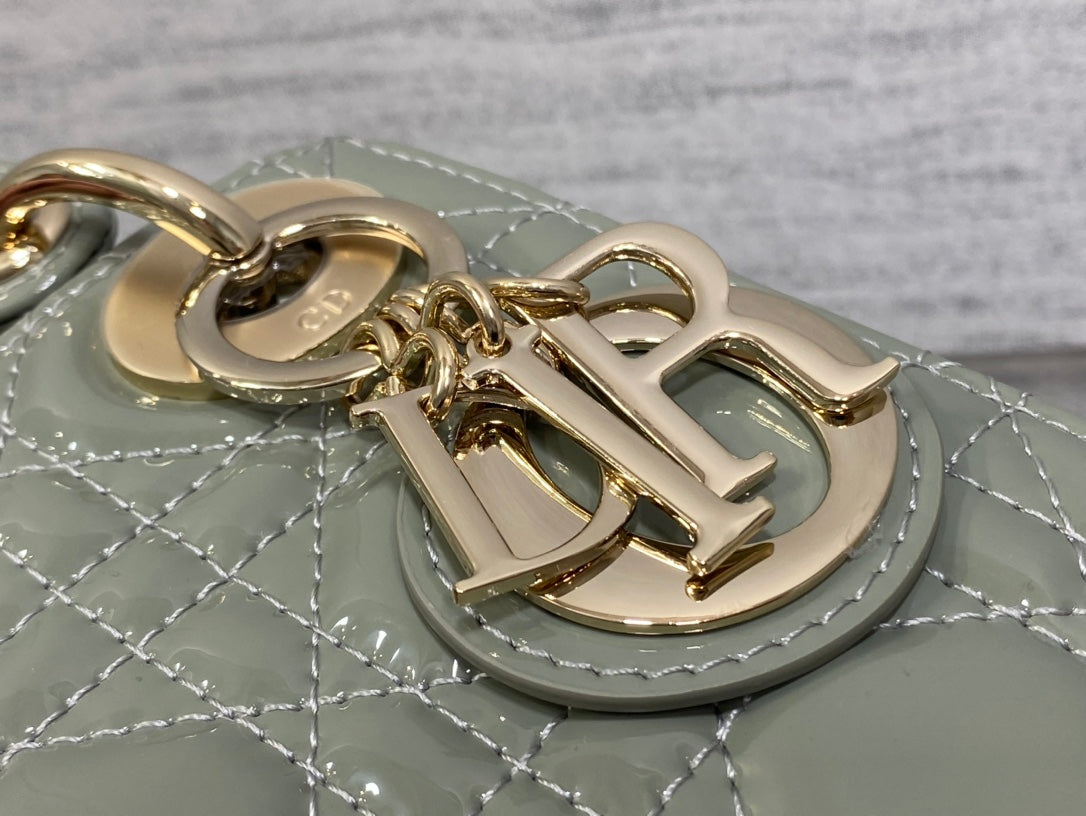 mini lady 17 rock gray patent calfskin