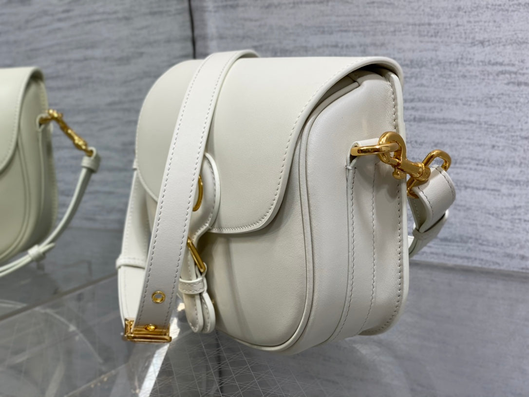 MEDIUM CD BOBBY 22CM WHITE CALFSKIN GOLD HARDWARE
