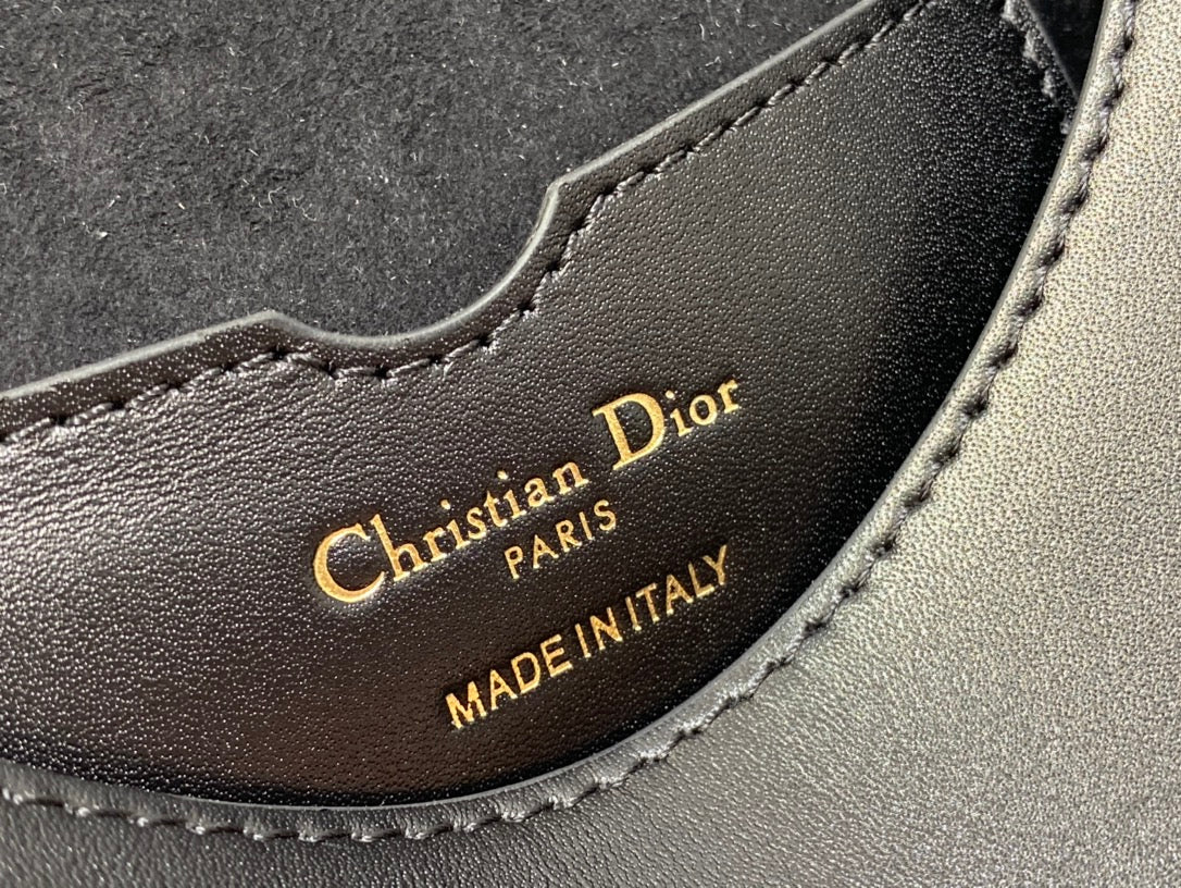 MEDIUM CD BOBBY 22CM BLACK CALFSKIN GOLD HARDWARE