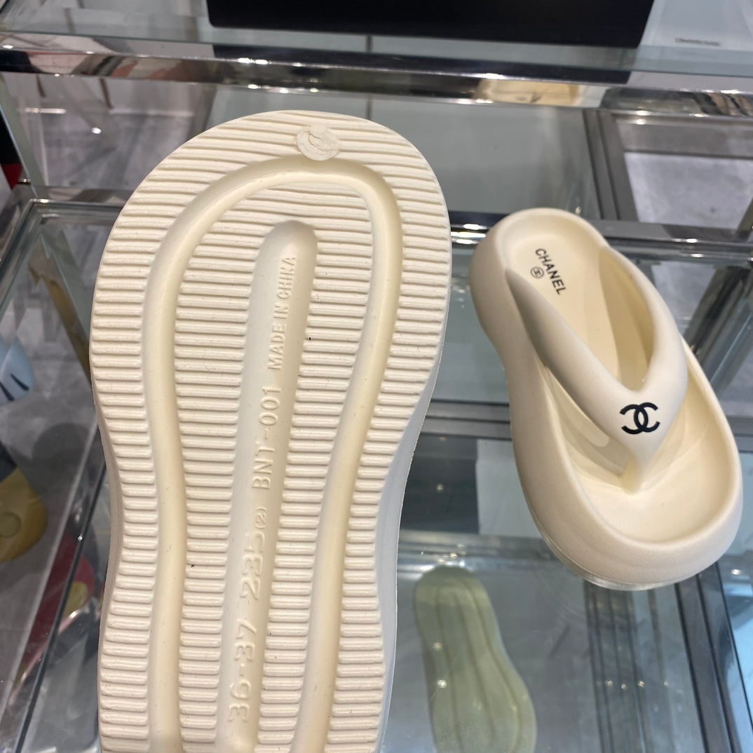 CC  Flipflops Cream Foam 204125