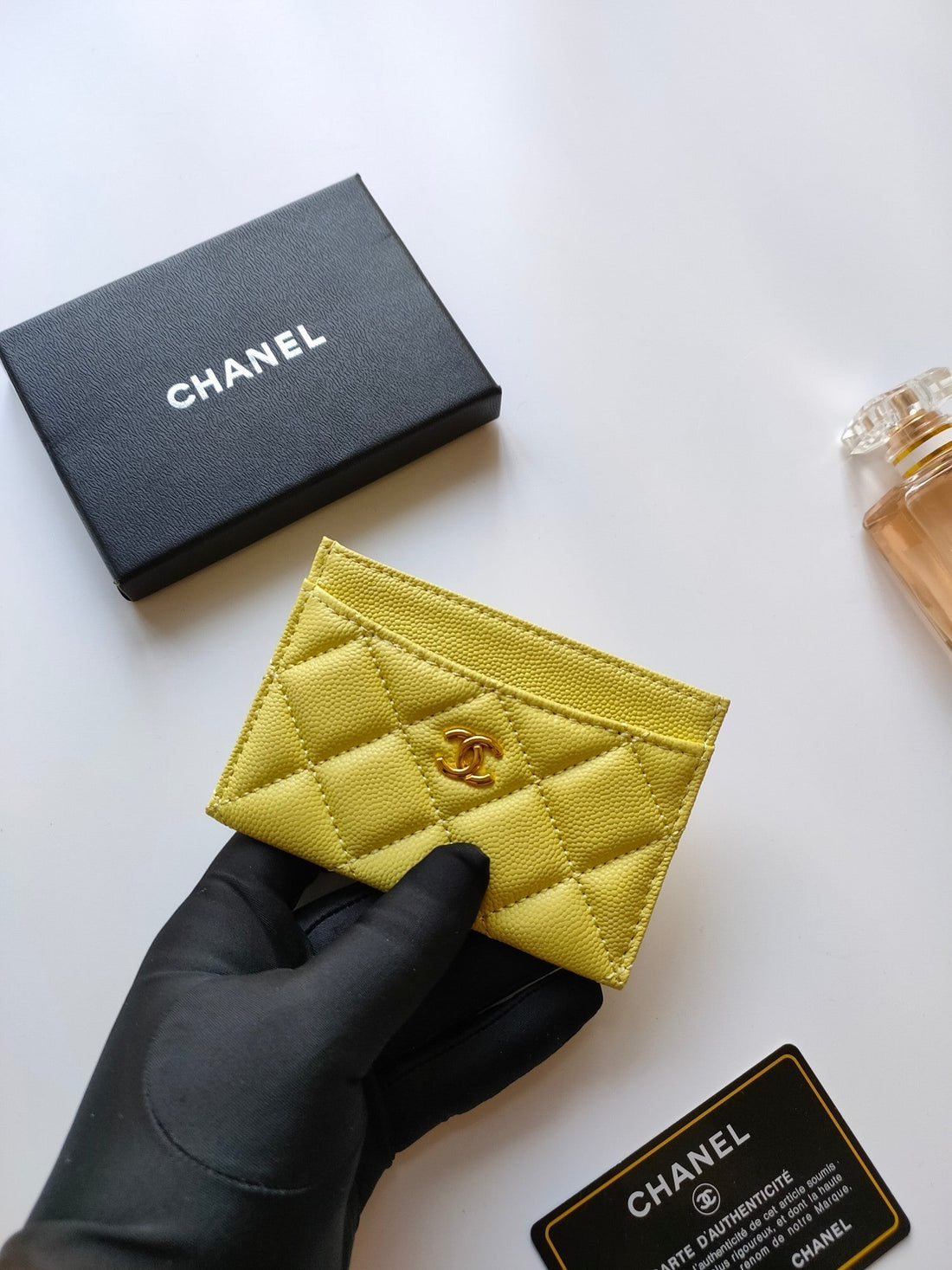 CC CARD HOLDER 11.2 LEMON GRAINED CALFSKIN GOLD ICON