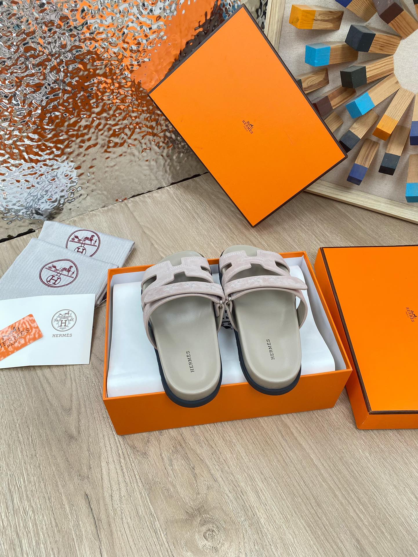 chypre sandal pinkish beige suede calfskin white thread embroidered