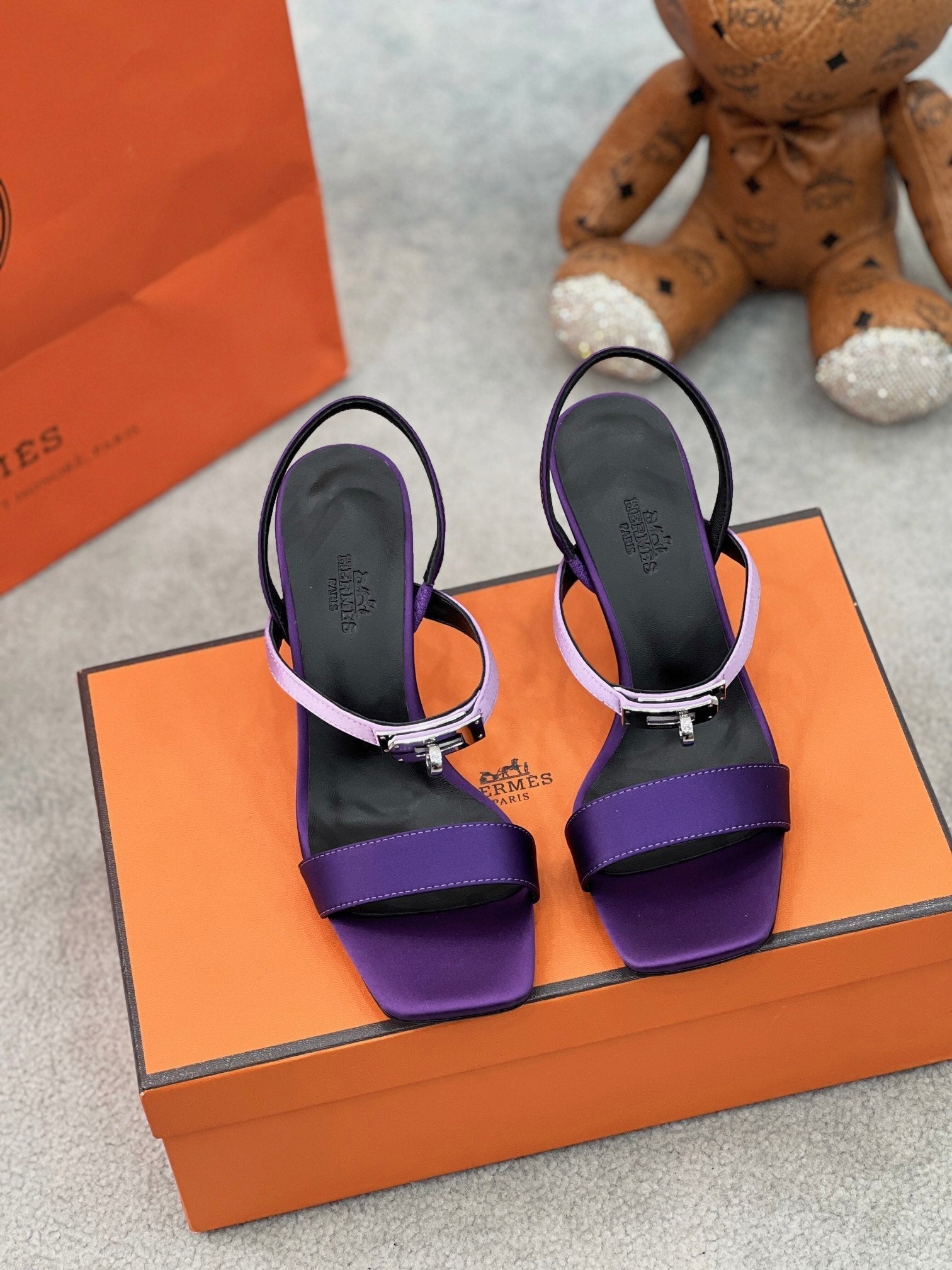 hm glamour 75 violet silk fabric black calfskin