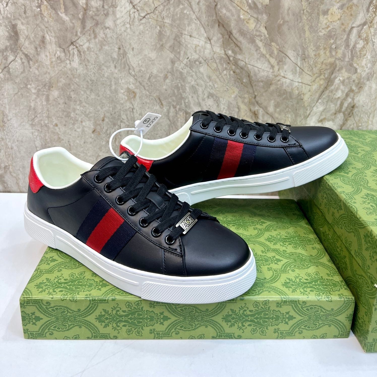 GG Men's ACE Sneaker Black Calfskin 525952