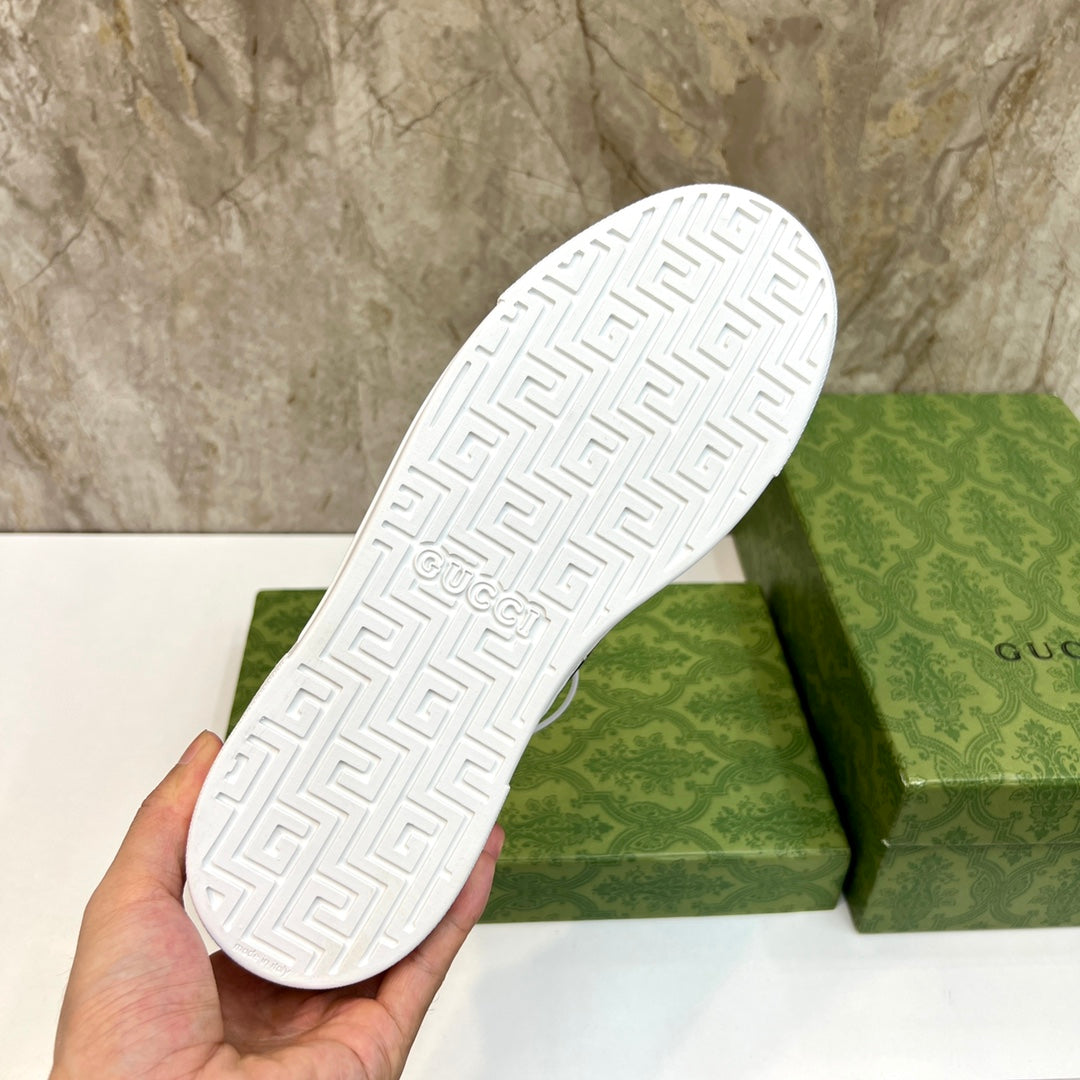 GG Men's ACE Sneaker Silver Calfskin 525953