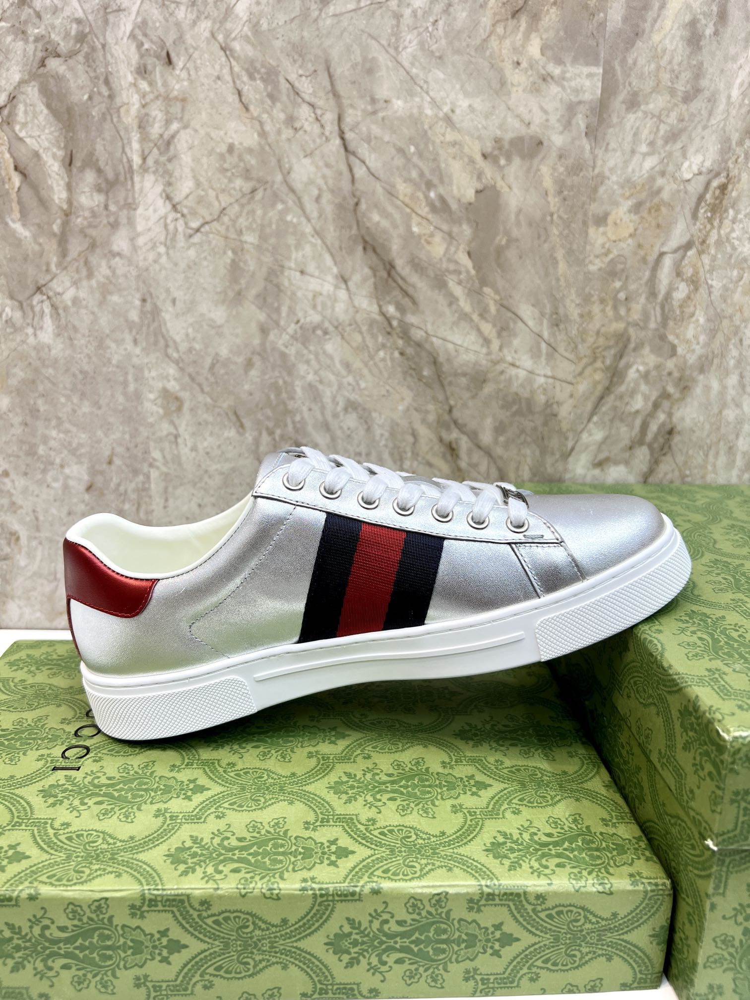 GG Men's ACE Sneaker Silver Calfskin 525953