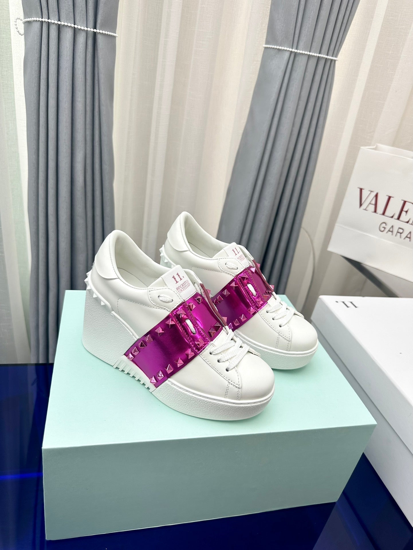 FLATFORM ROCKSTUD UNTITLED SNEAKER IN WHITE MIX MAGENTA PURPLE CALFSKIN