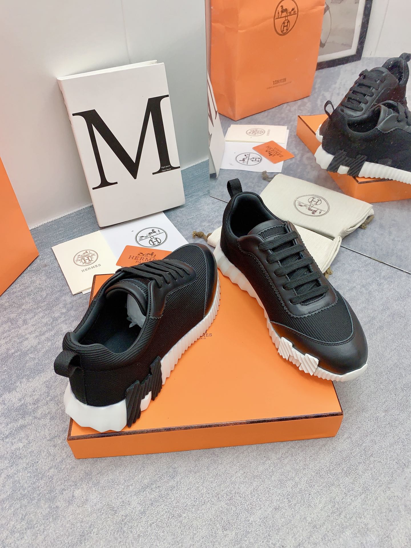 HM Bouncing Sneaker In Black Mesh Fabric 106451