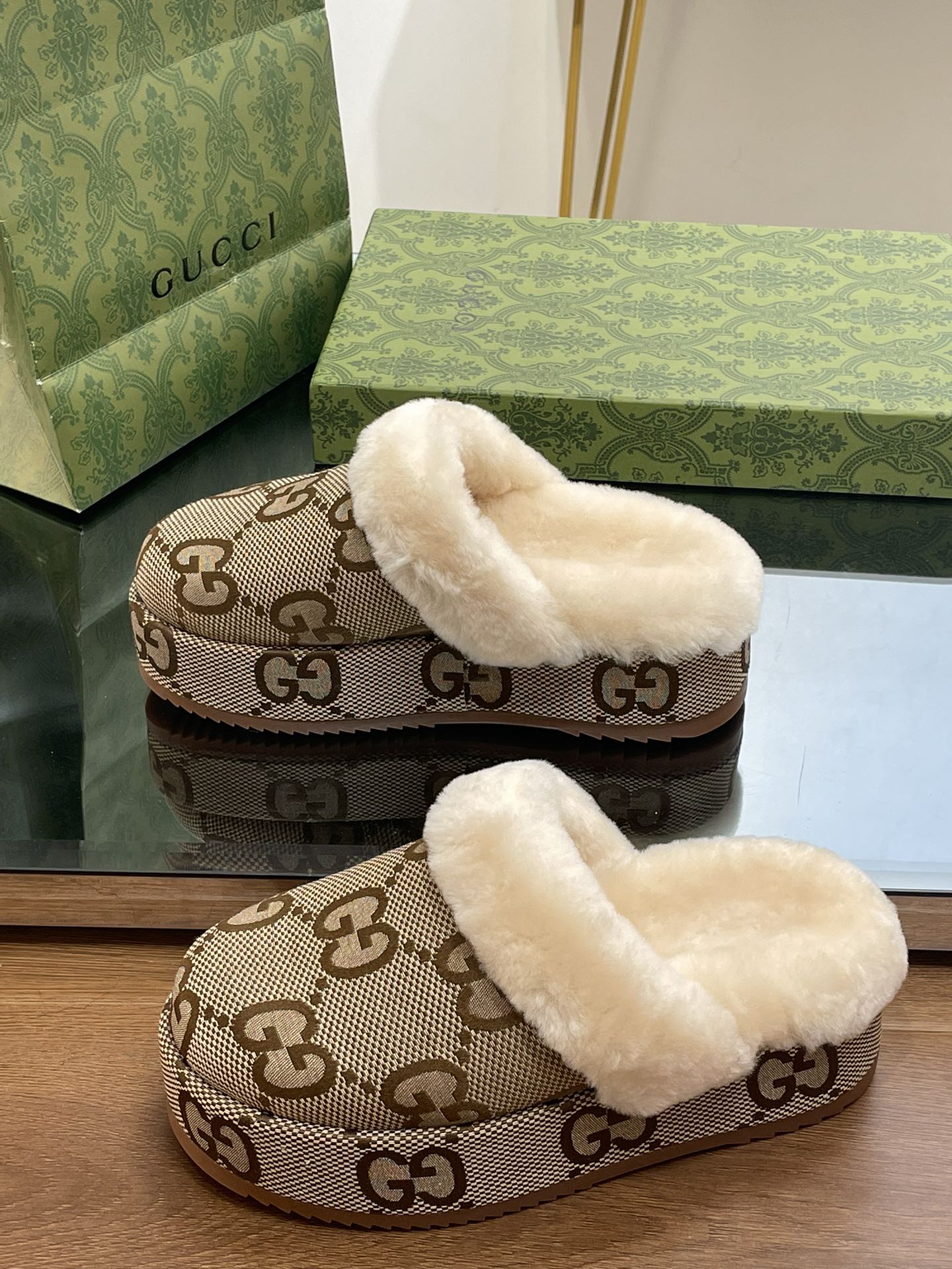 GG MOLLY MULE IN CAMEL BROWN MONOGRAM JACQUARD FABRIC AND SHEARLING LINING