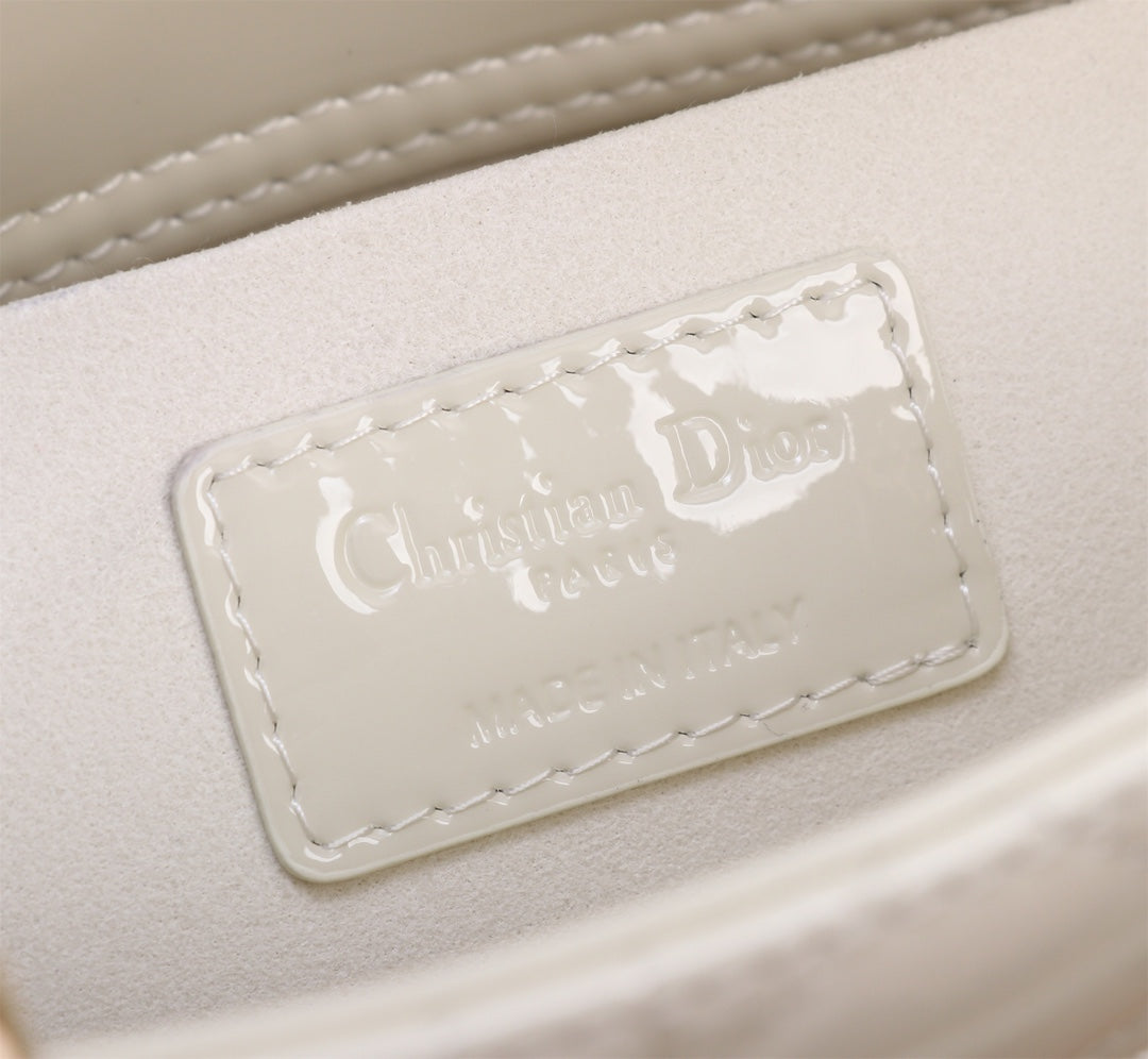 MEDIUM LADY D-JOY 26 WHITE LAMBSKIN