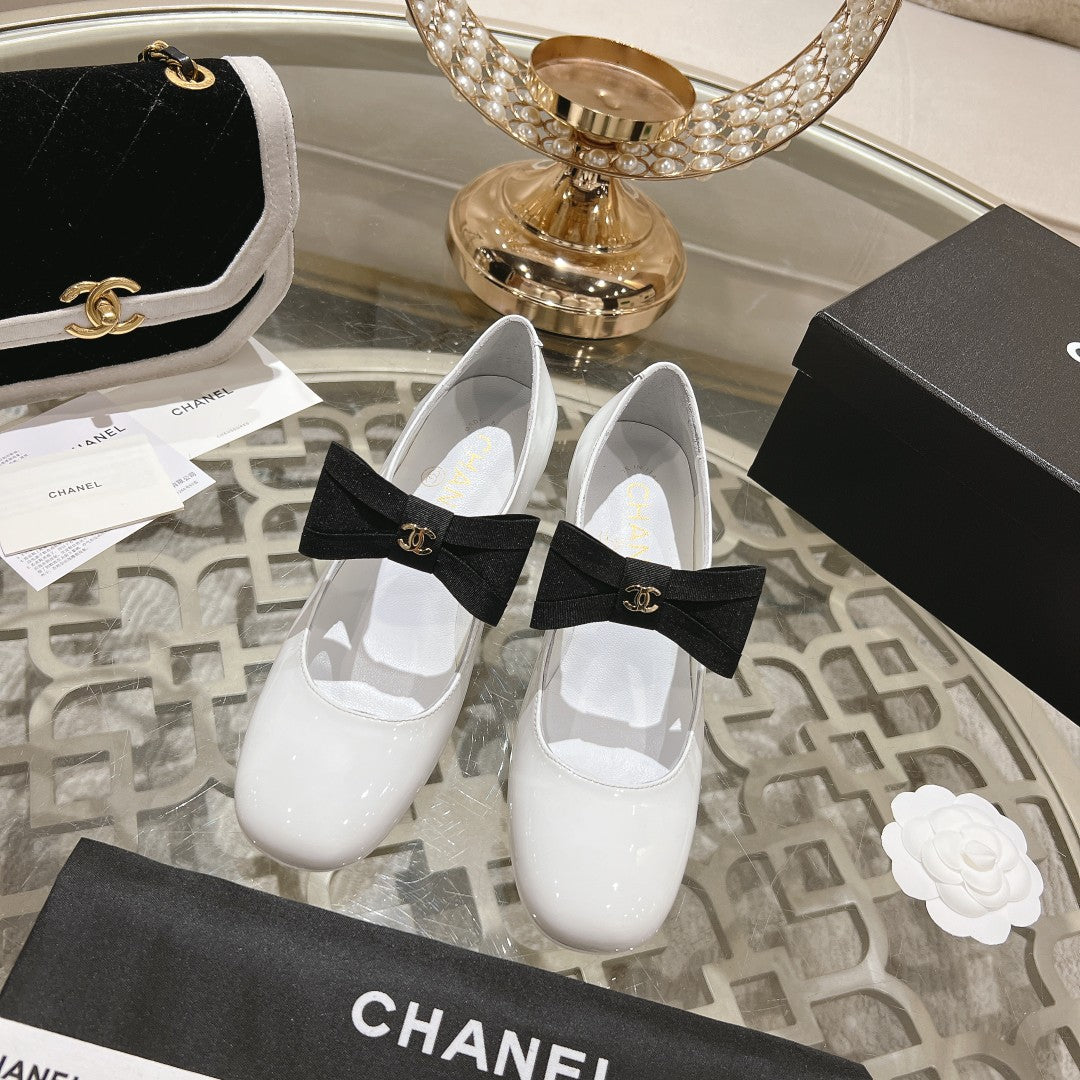 CC High Mary Janes 55mm White With Black Bow Glossy Calfskin 943288