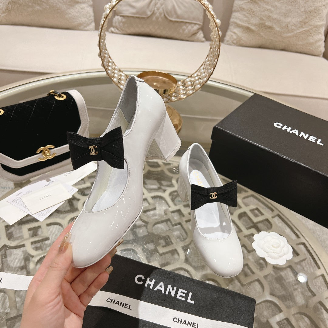 CC High Mary Janes 55mm White With Black Bow Glossy Calfskin 943288