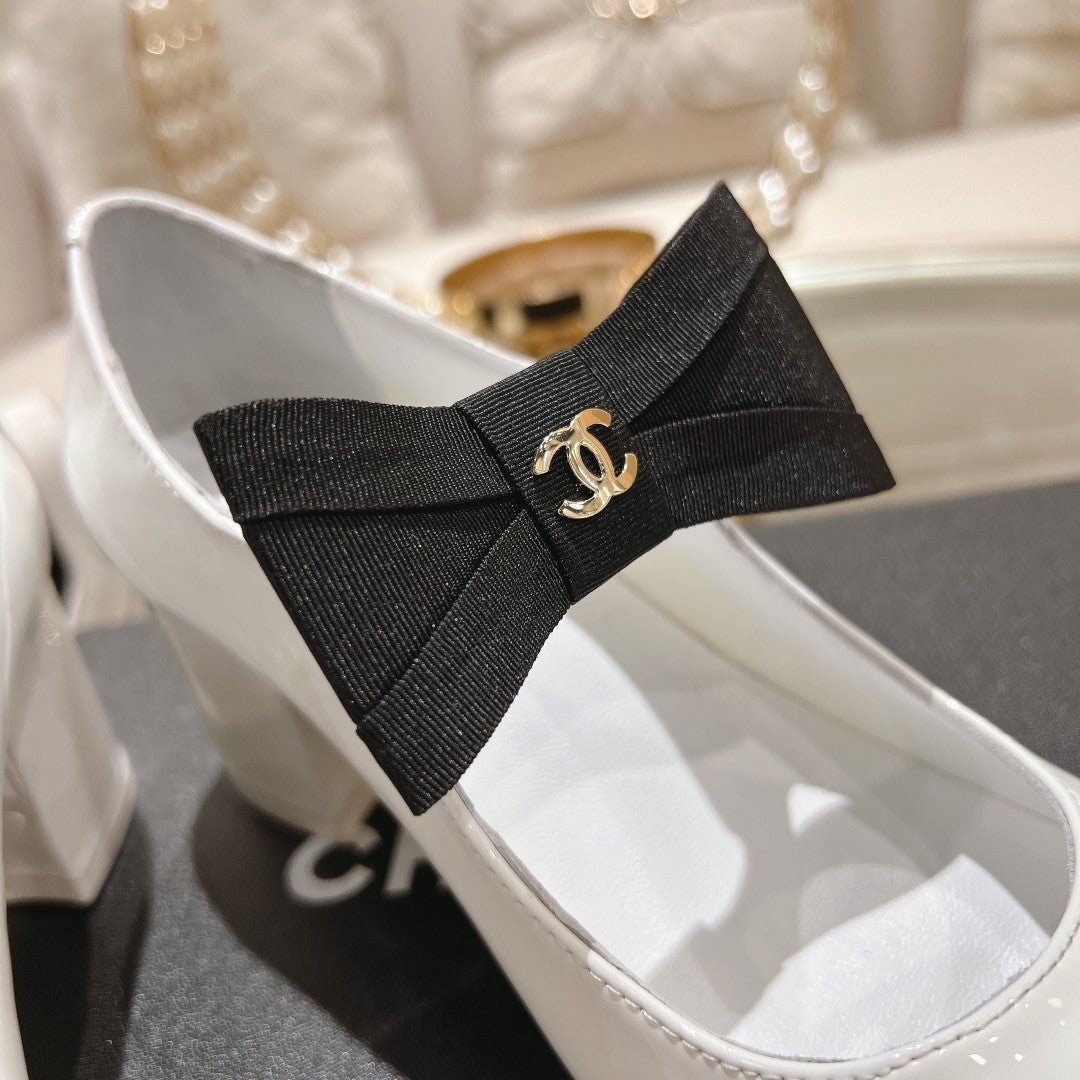 CC High Mary Janes 55mm White With Black Bow Glossy Calfskin 943288
