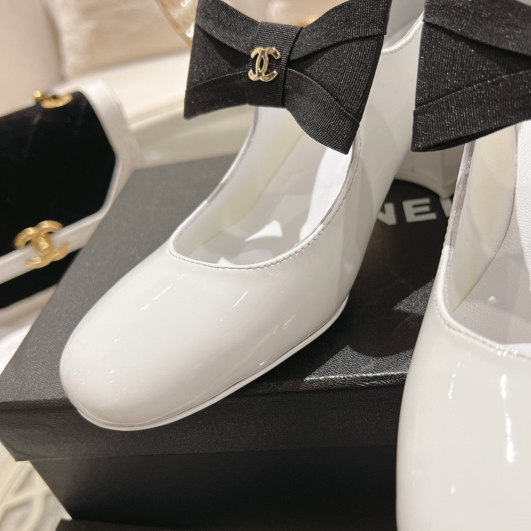 CC High Mary Janes 55mm White With Black Bow Glossy Calfskin 943288