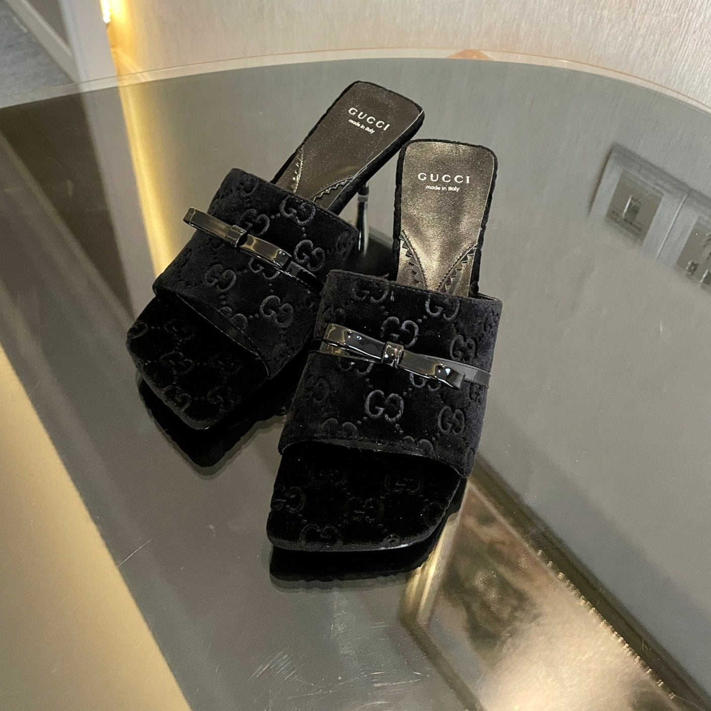 GG VELVET HIGH HEEL SANDALS WITH BEAUTIFUL LOGO DETAILS BLACK