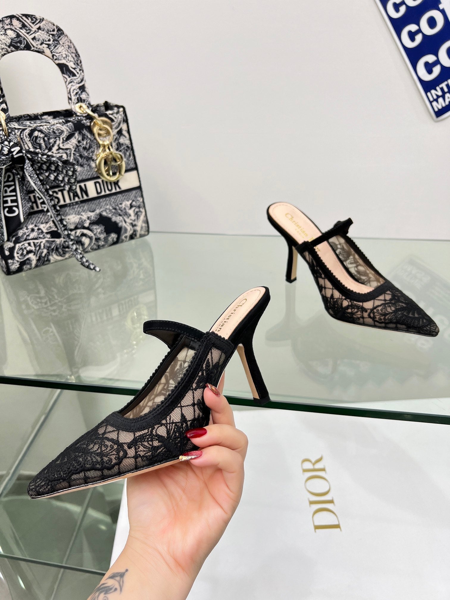 CD 25 Capture Heeled Mule Black Mesh