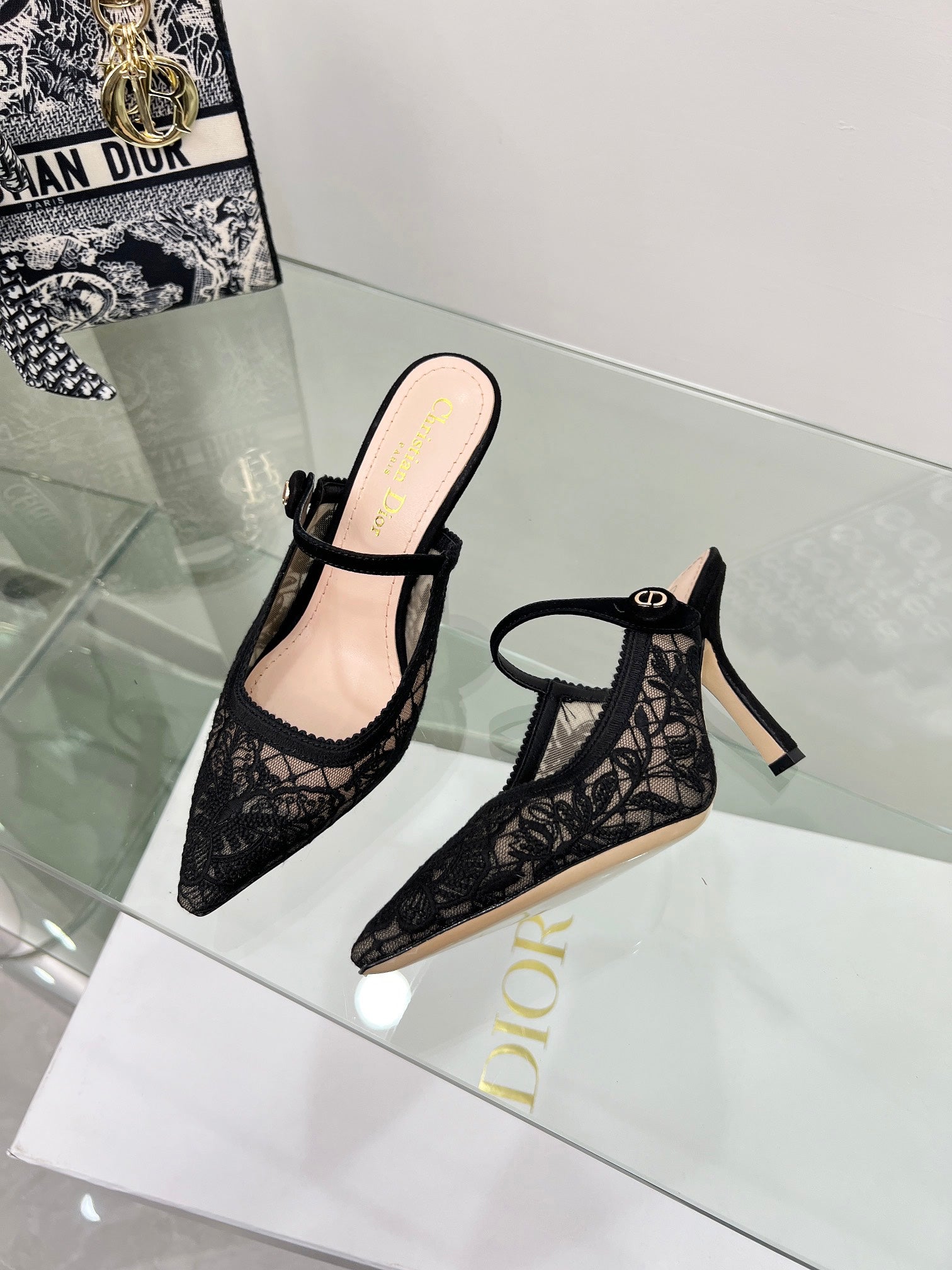 CD 25 Capture Heeled Mule Black Mesh