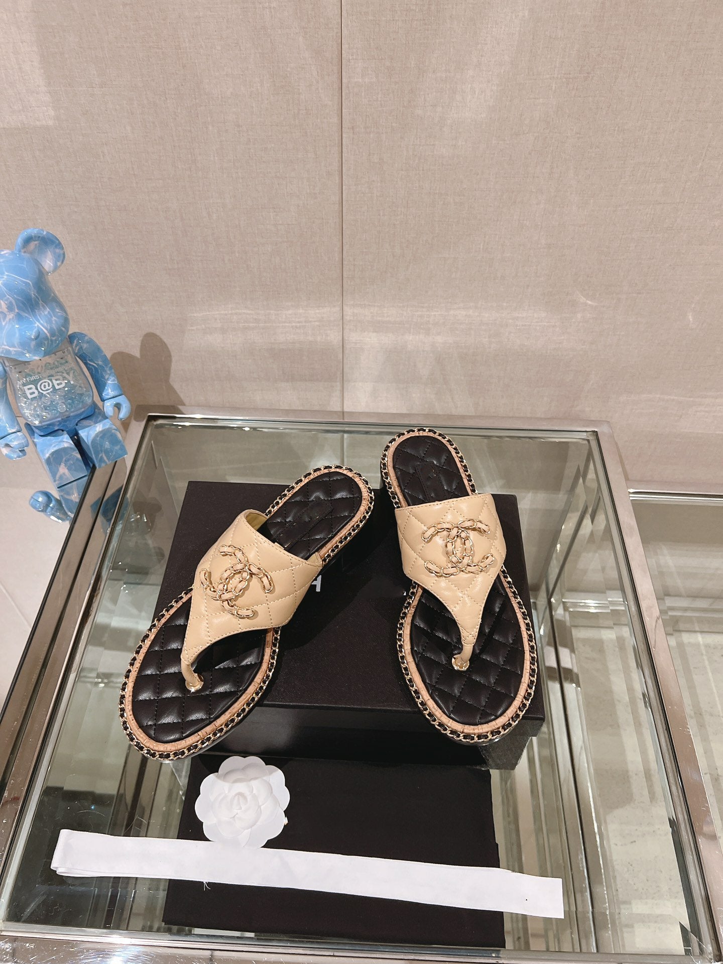 cc thong sandal 50 beige black quilted lambskin