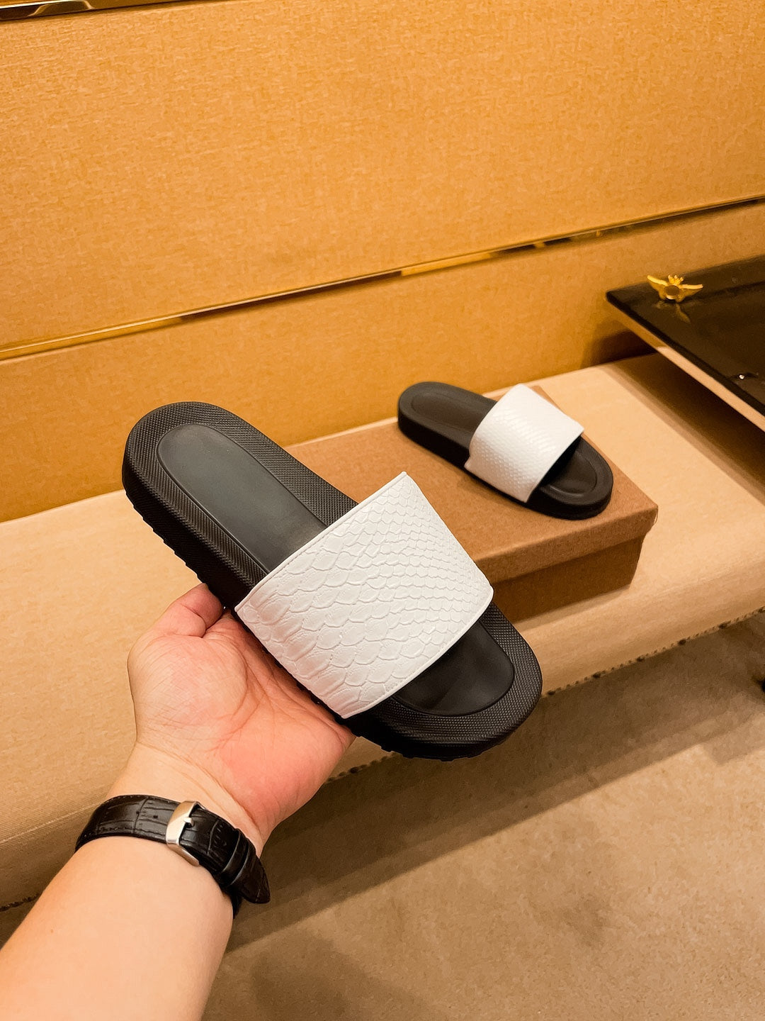 GG Men's Slide White Cowhide 709746