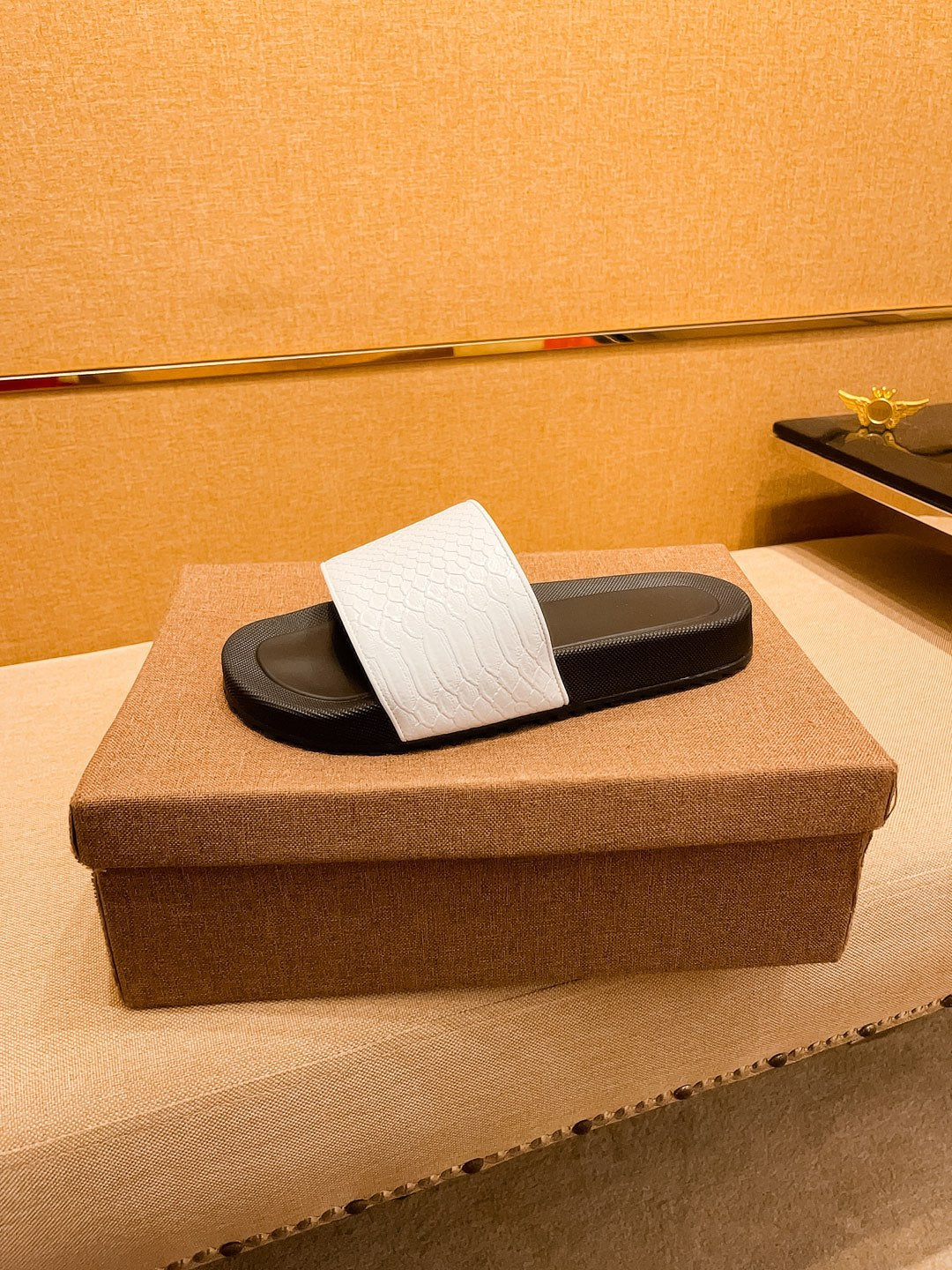 GG Men's Slide White Cowhide 709746