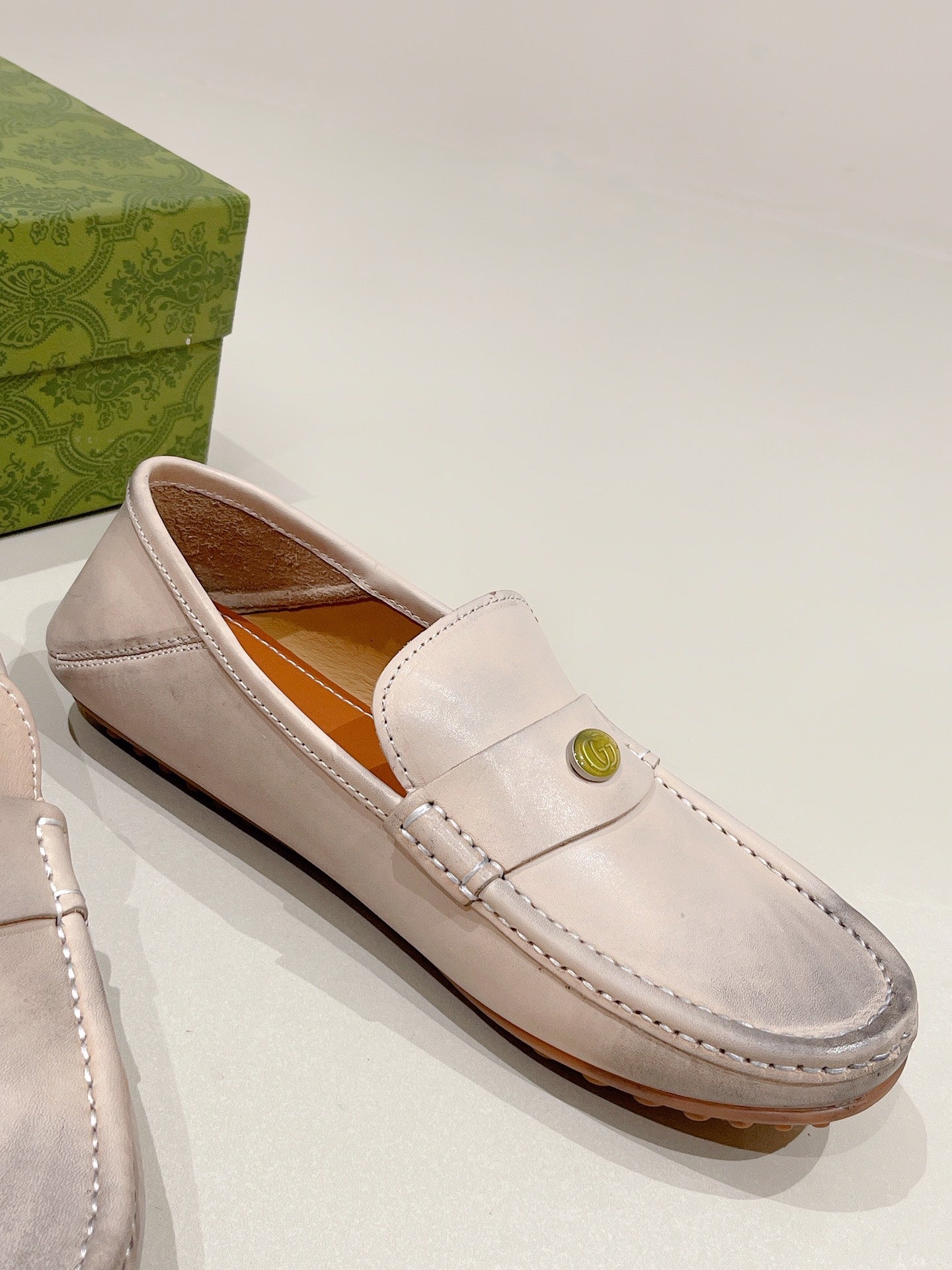 GG Men's Loafer Beige Calfskin 561755