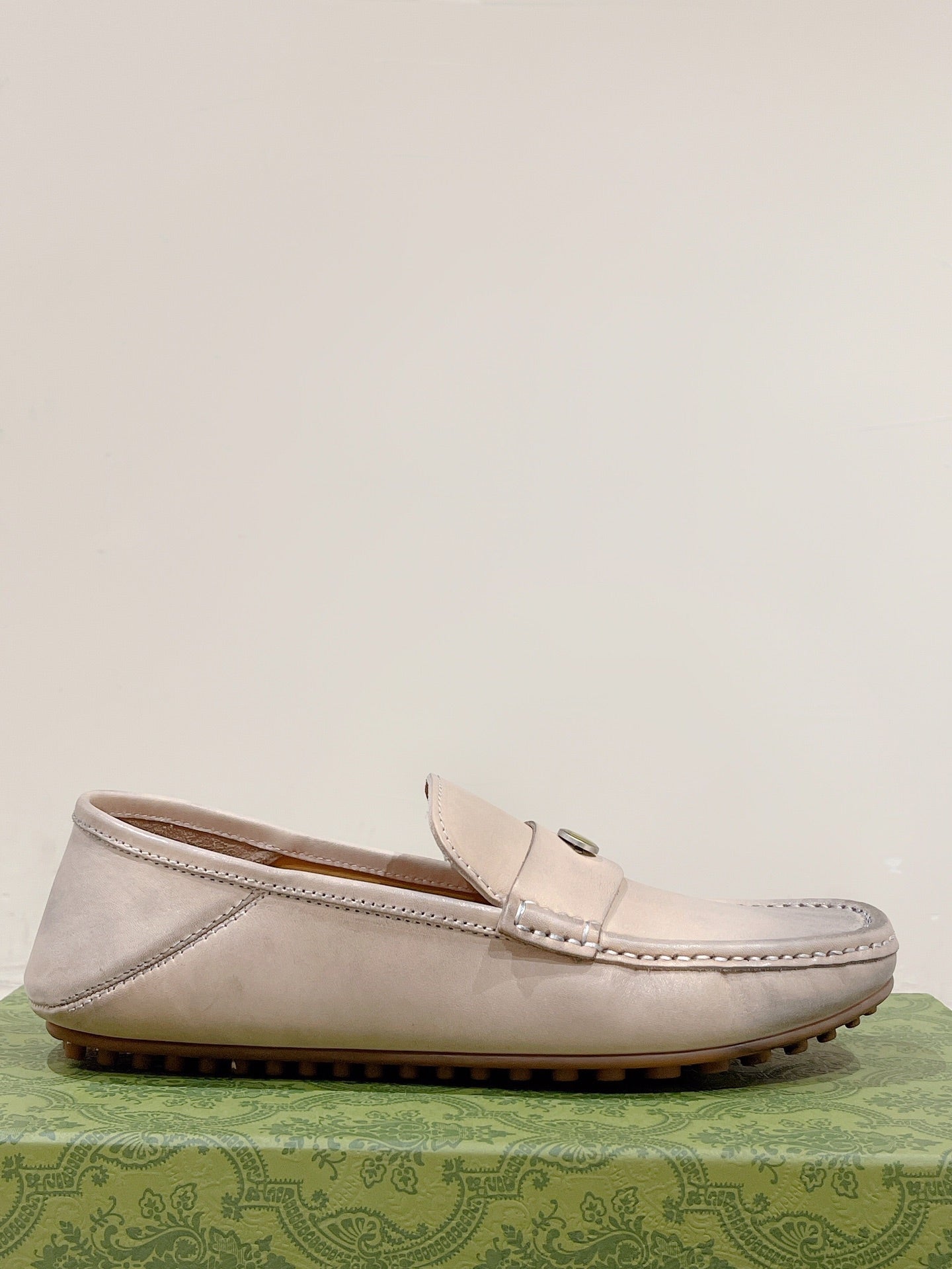 GG Men's Loafer Beige Calfskin 561755