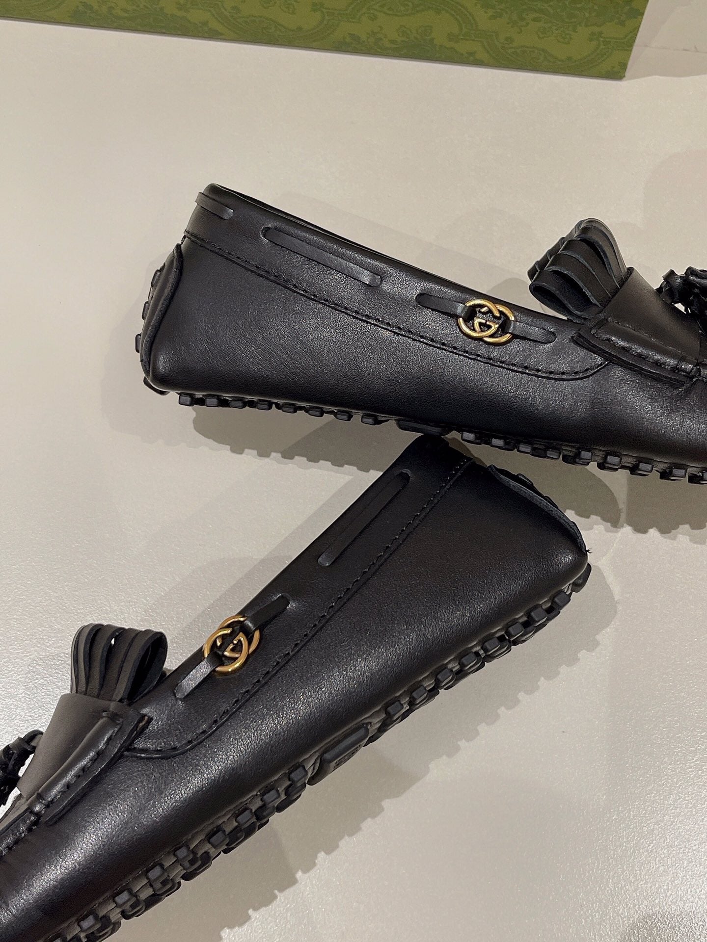 GG Men's Tassel Loafer Black Calfskin 561800