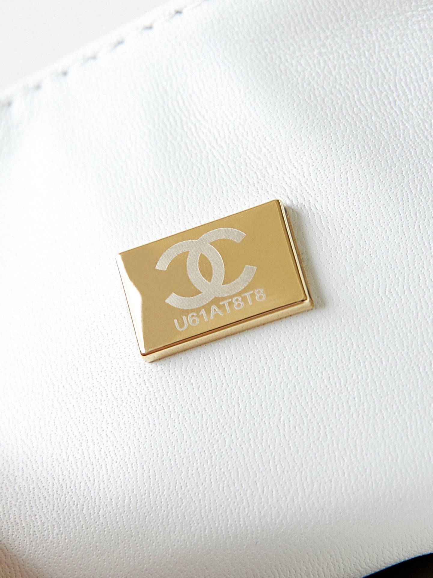 24p medium classic 25cm white tweed gold hardware