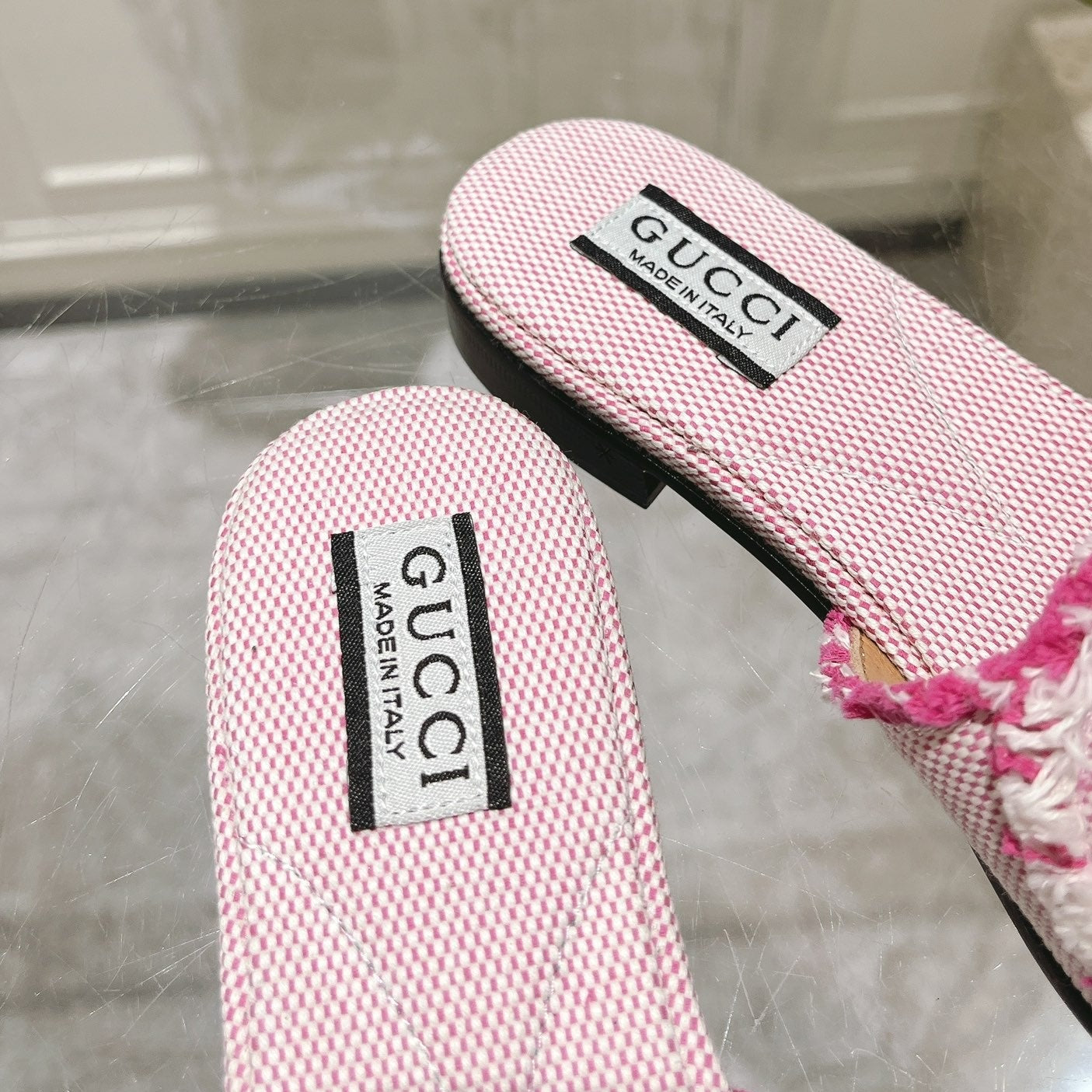 GG  Interlocking double G hollow slippers Neon pink