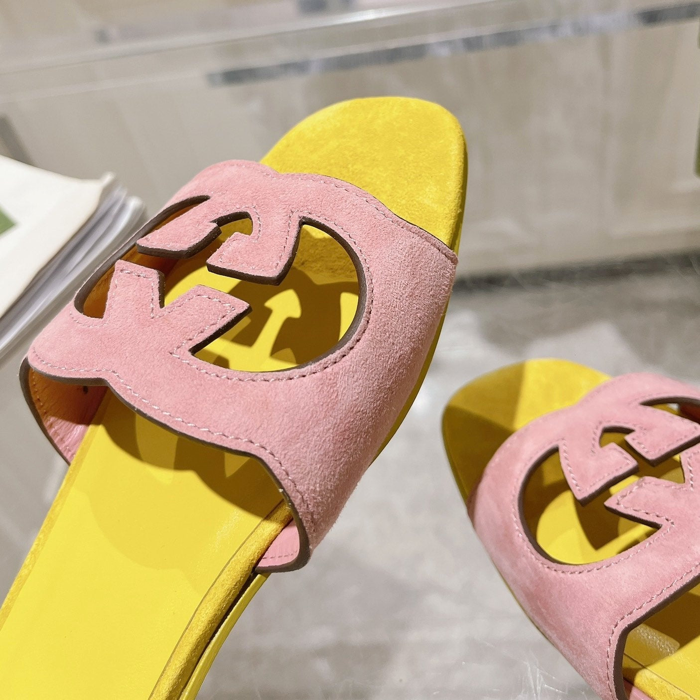GG  Interlocking double G hollow slippers Blush Pink Yellow