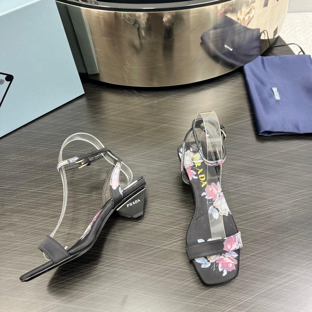 PRA TRIANGLE HEEL FLOWER MOTIF SATIN SANDALS BLACK