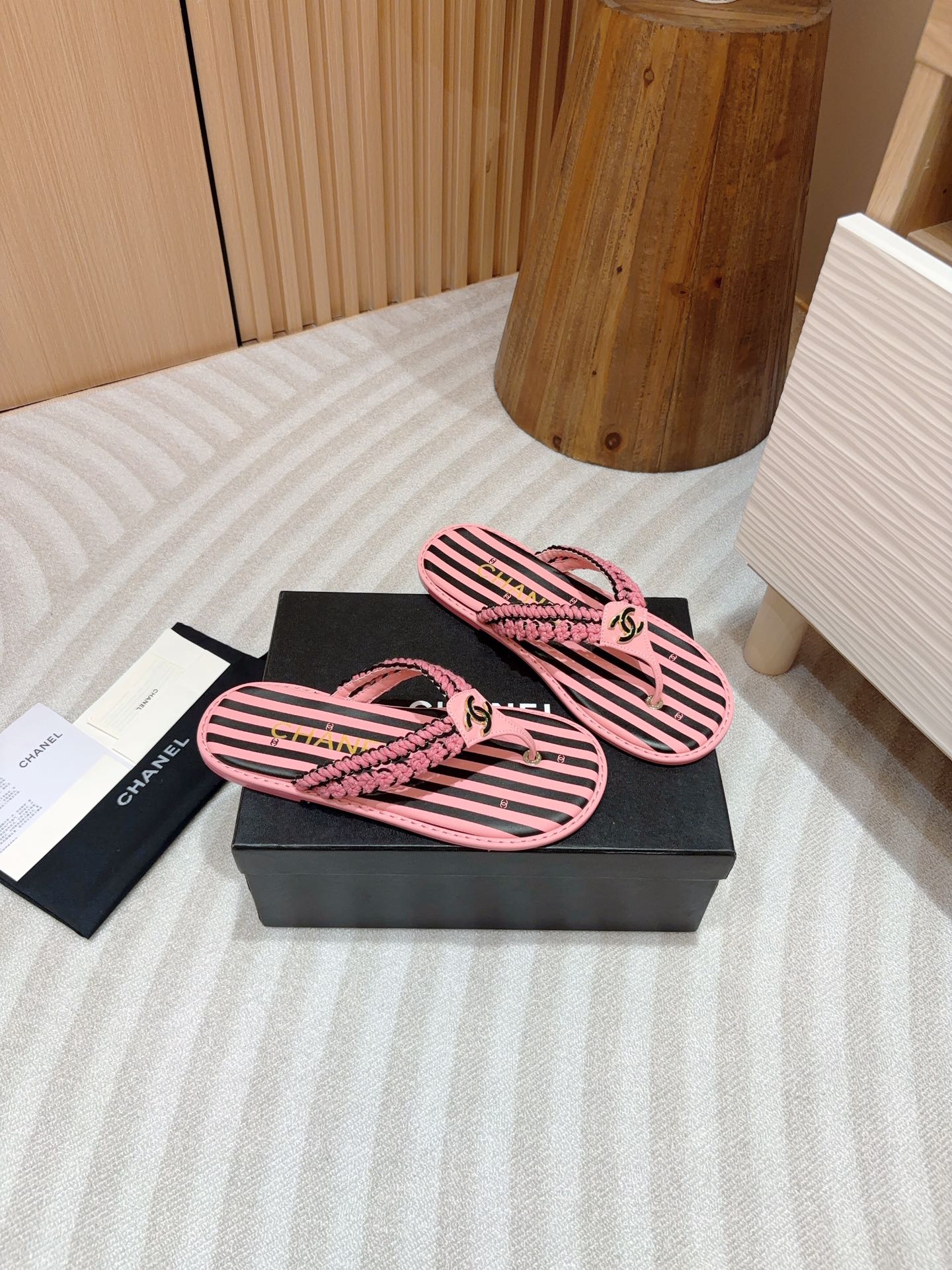 CC WOVEN FLIP FLOP BLACK MIX PINK SHEEPSKIN