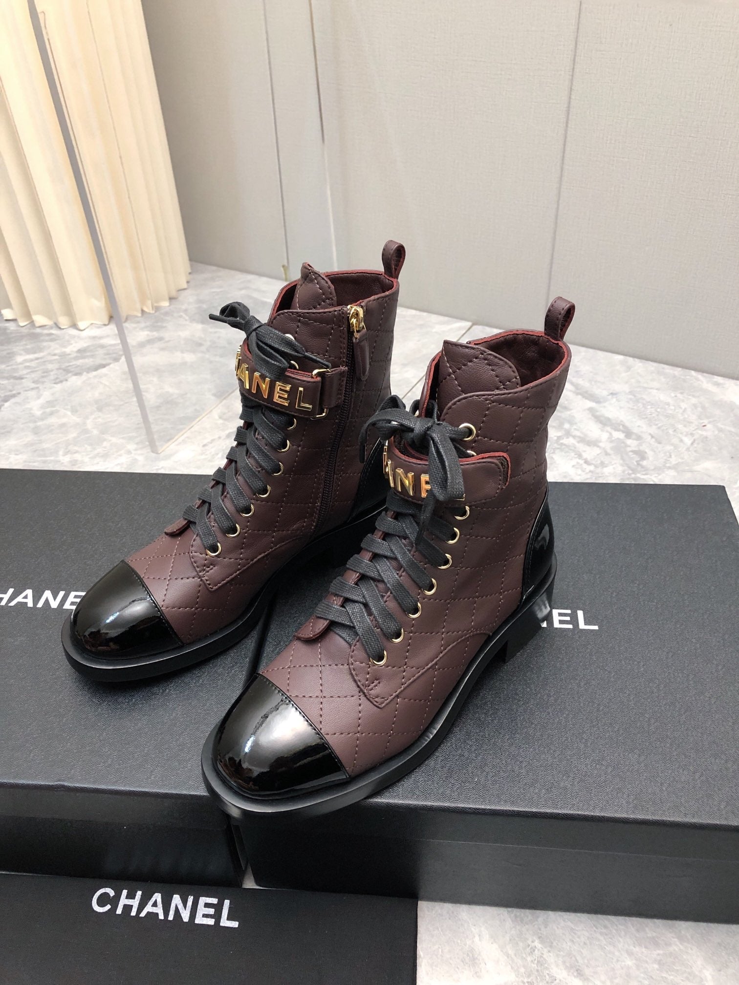 CC Short Boots 45mm In Brown Red Mix Black Quilted Lambskin And Glossy Cowhide 950033