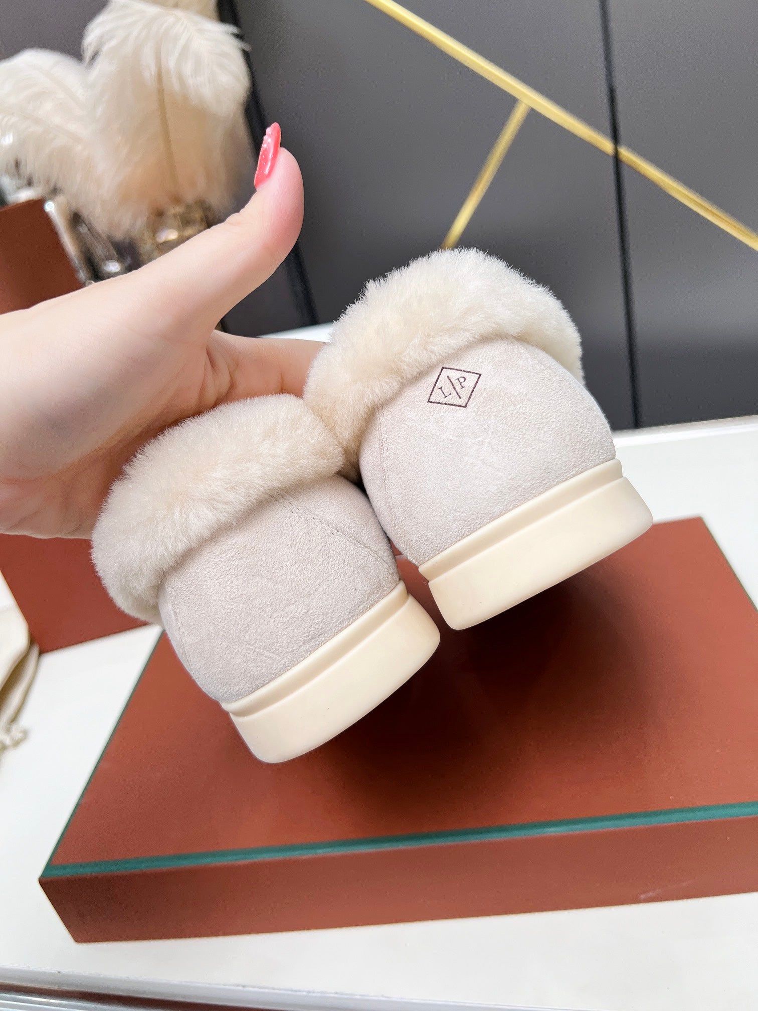 LP Summer Charm Walk Loafer Cream Suede Lamb Fur