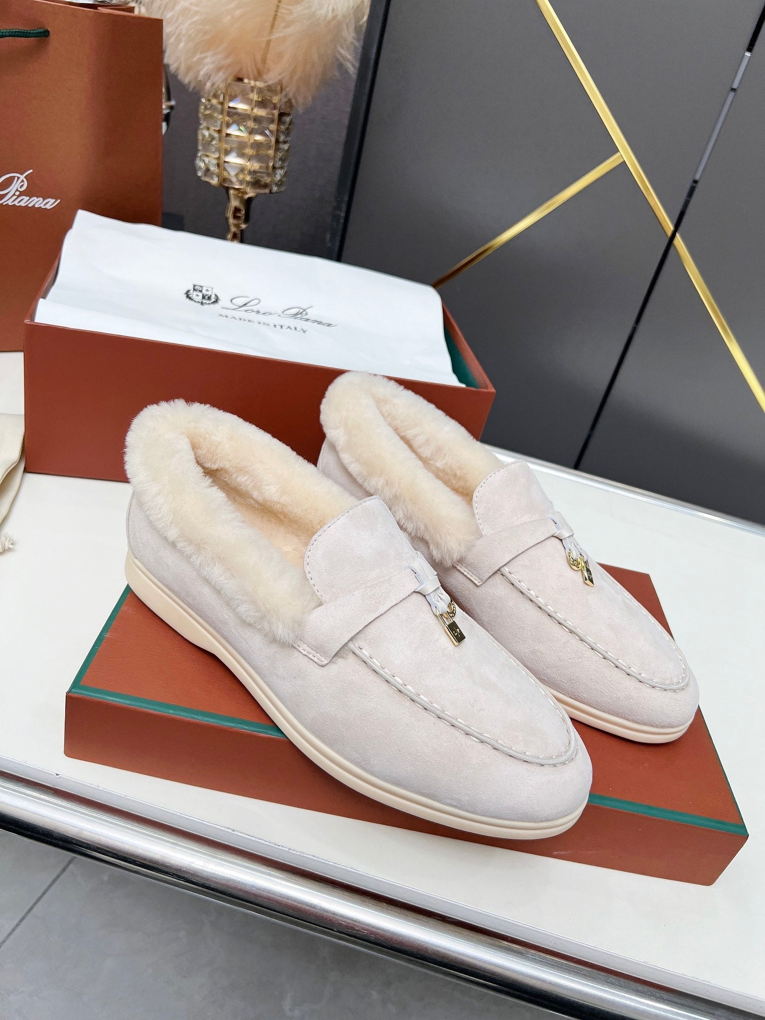 LP Summer Charm Walk Loafer Cream Suede Lamb Fur