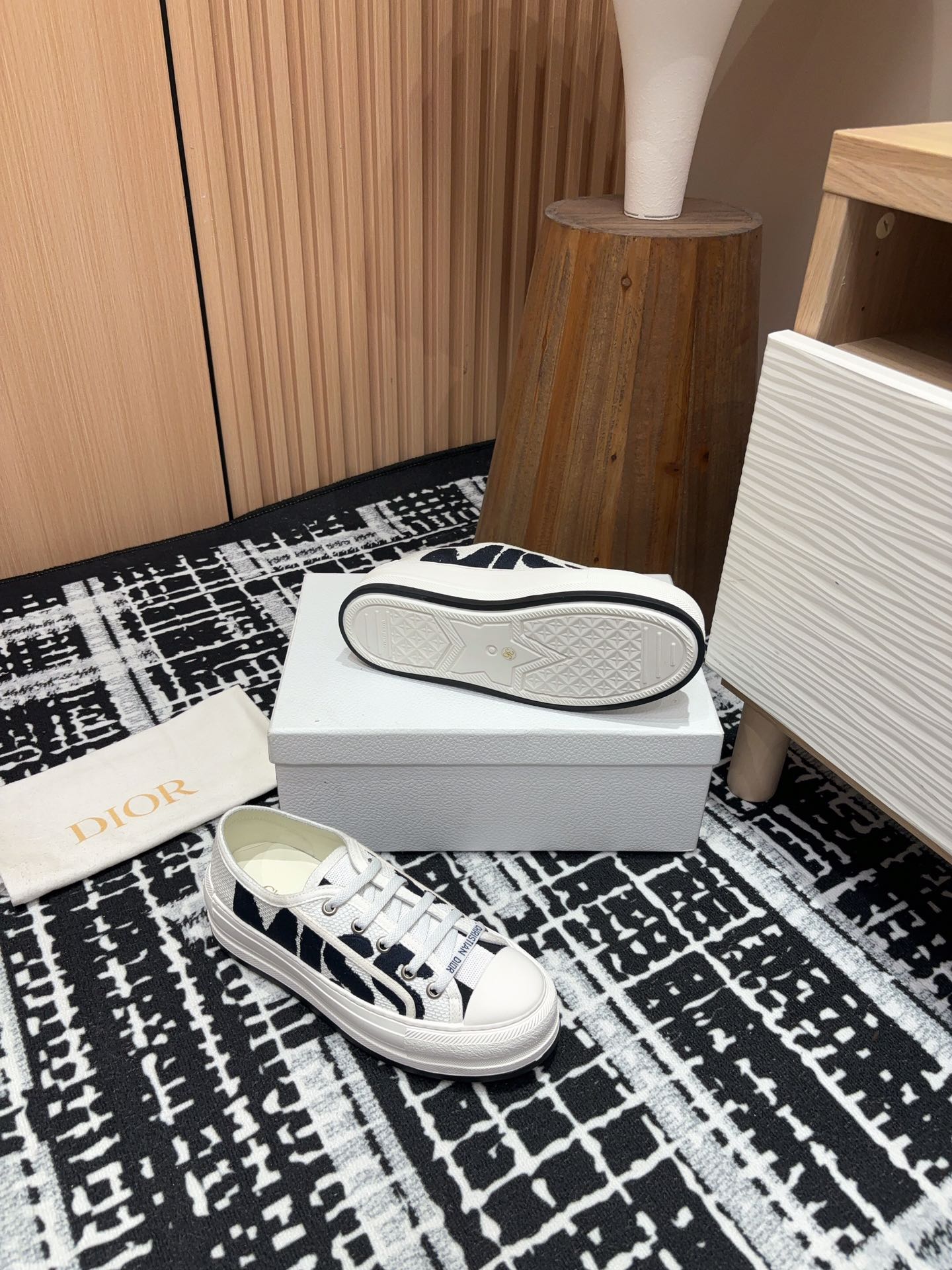 CD Walk'n'Dior Platform Sneaker Black White Miss Canvas