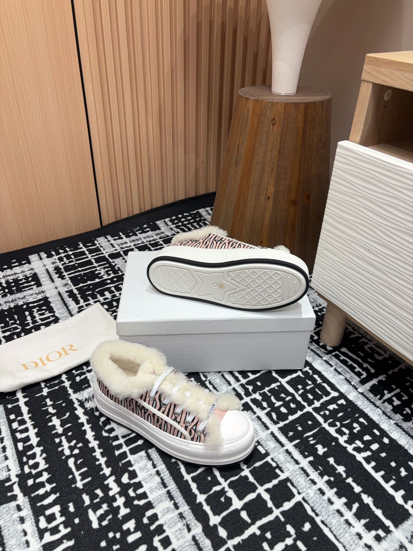 CD Walk'n'Dior Platform Sneaker Pale Pink Canvas And Fleece Lining