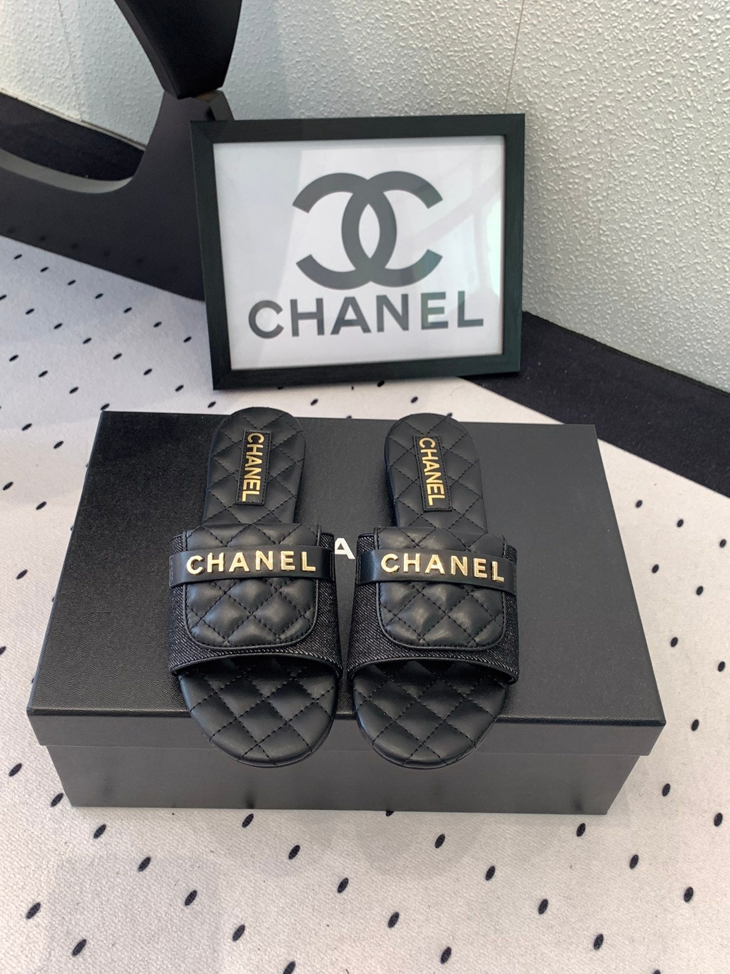 CC Slippers In Black Quilted Cowhide 147027