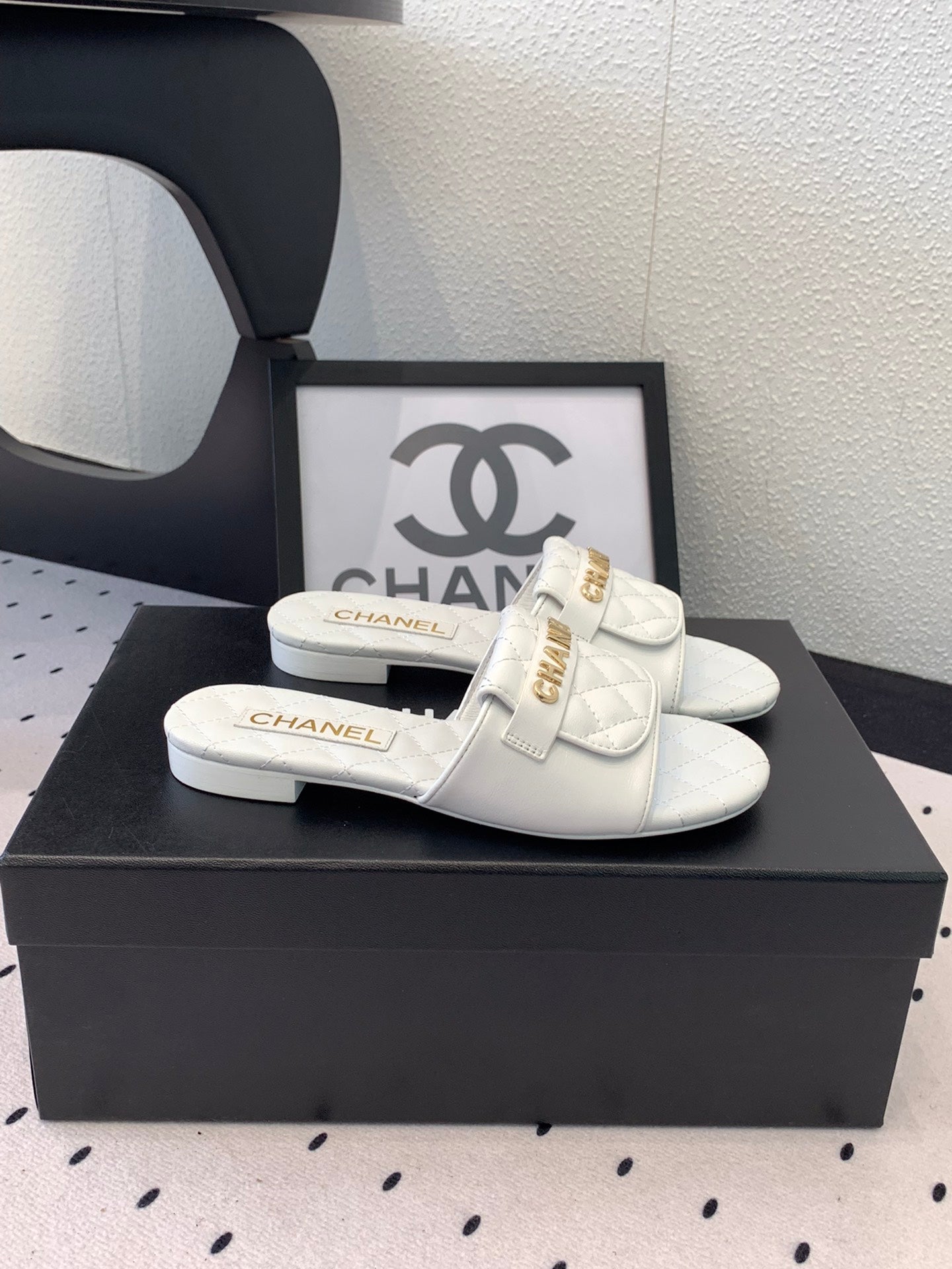 CC Slippers In White Quilted Cowhide 147028