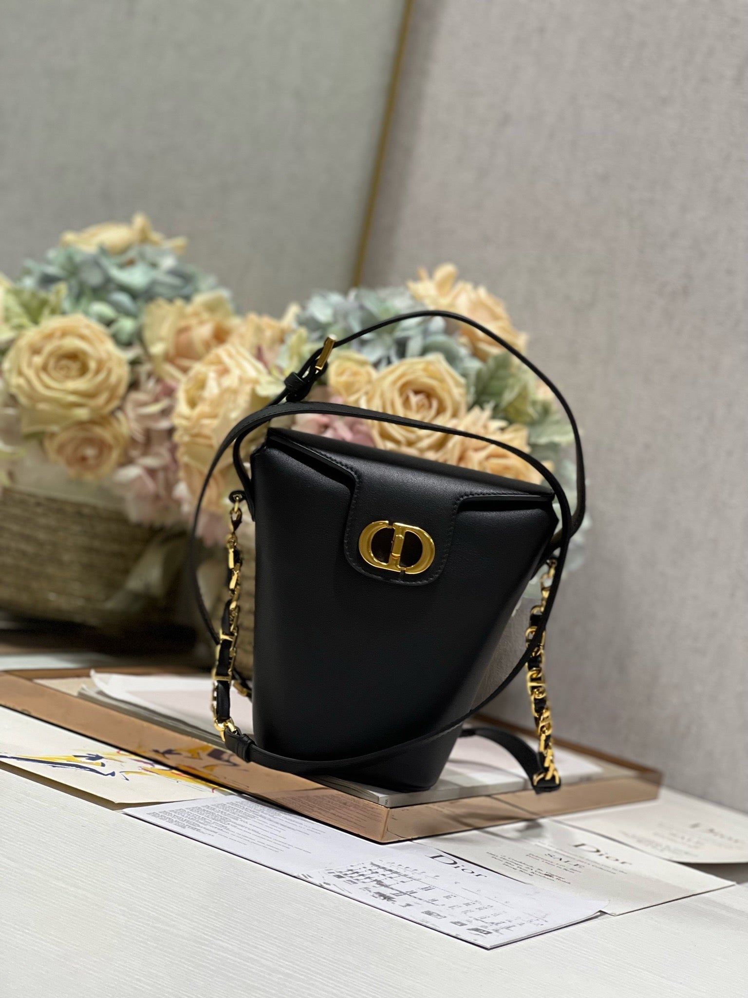 CD  Montaigne Large Chain Bucket Bag Black Calfskin 336800