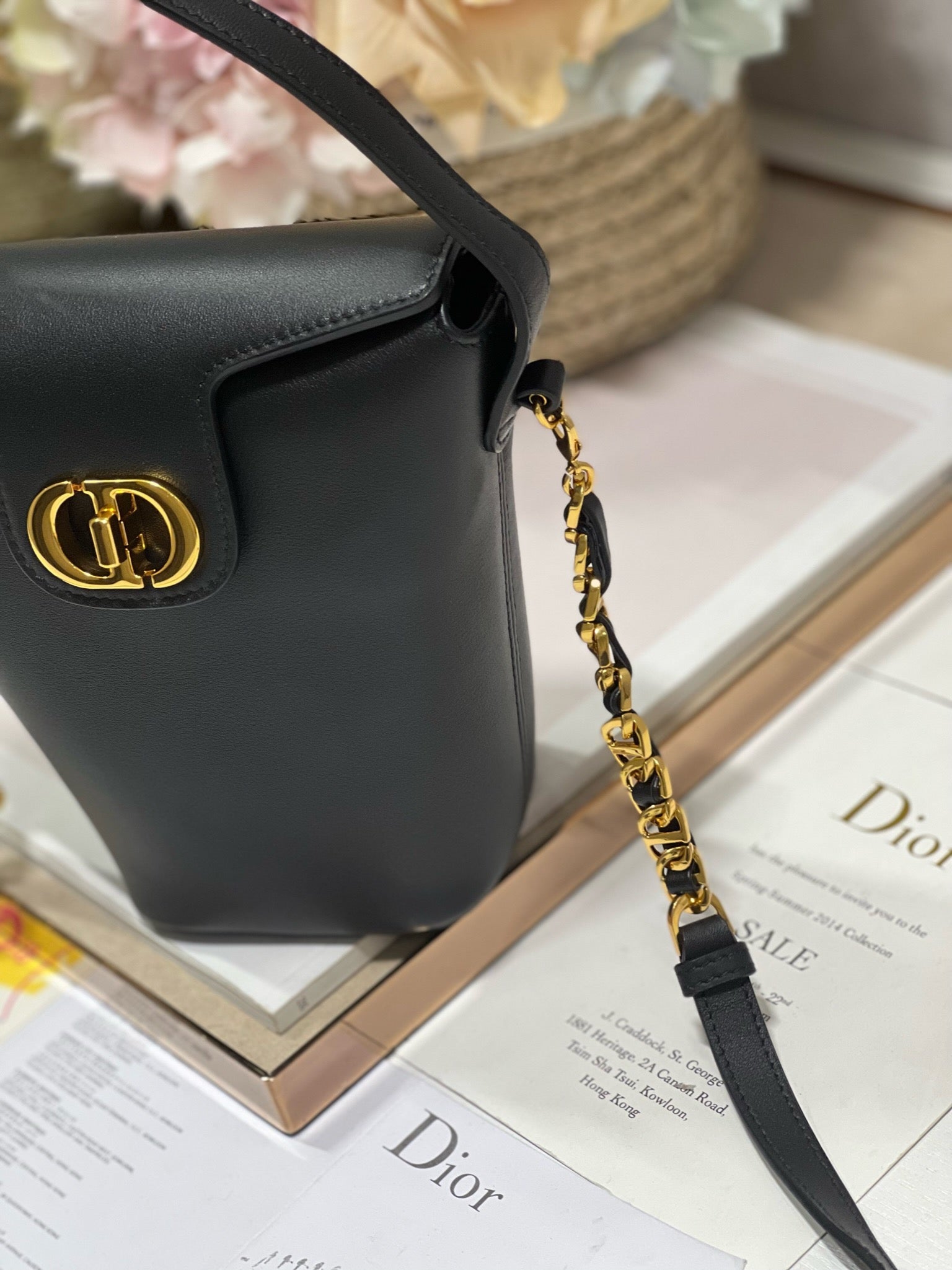 CD  Montaigne Large Chain Bucket Bag Black Calfskin 336800