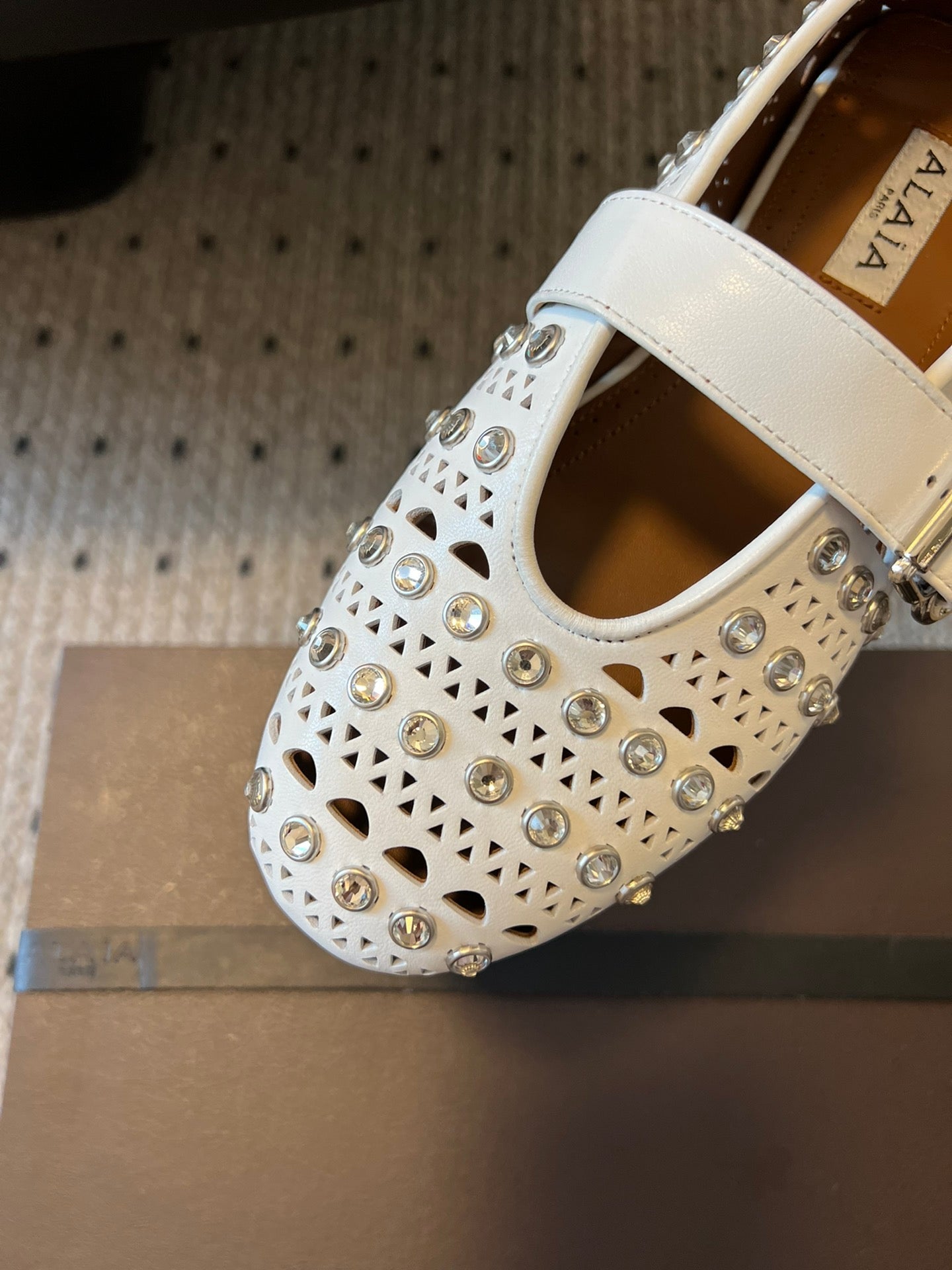 Alaia 25 Vienne With Strass Ballet Flats White Lambskin 303721