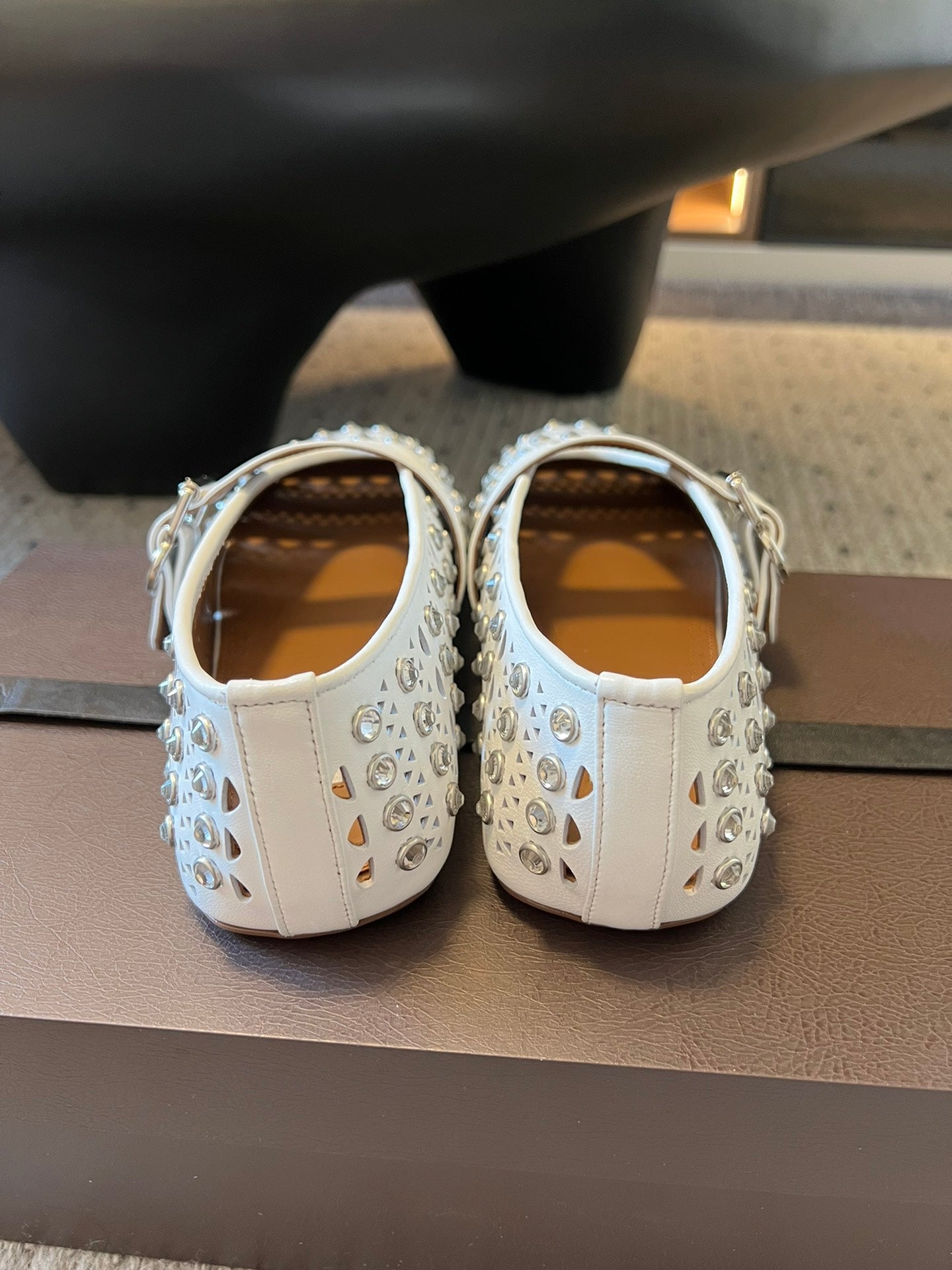 Alaia 25 Vienne With Strass Ballet Flats White Lambskin 303721