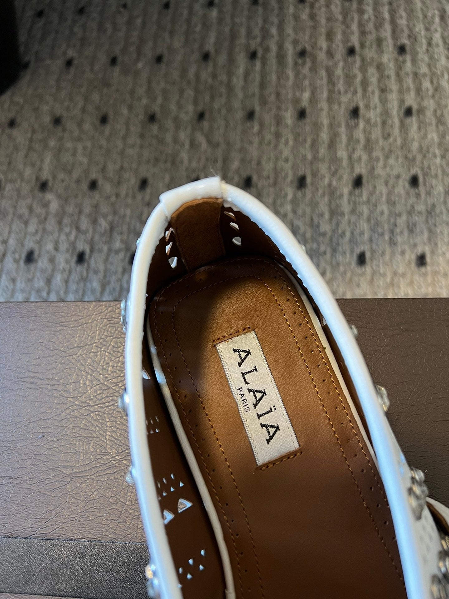 Alaia 25 Vienne With Strass Ballet Flats White Lambskin 303721