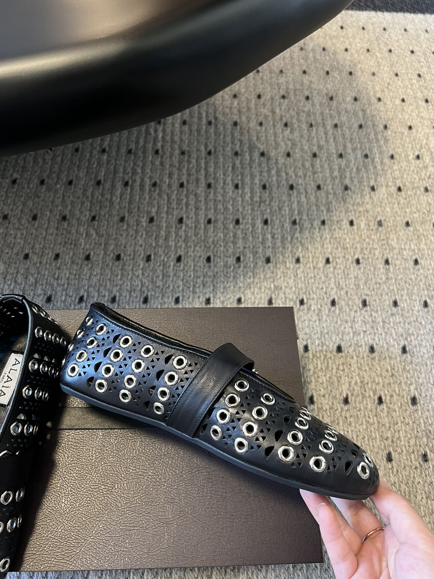 Alaia 25 Vienne With Eyelets Ballet Flats Black Lambskin 303720