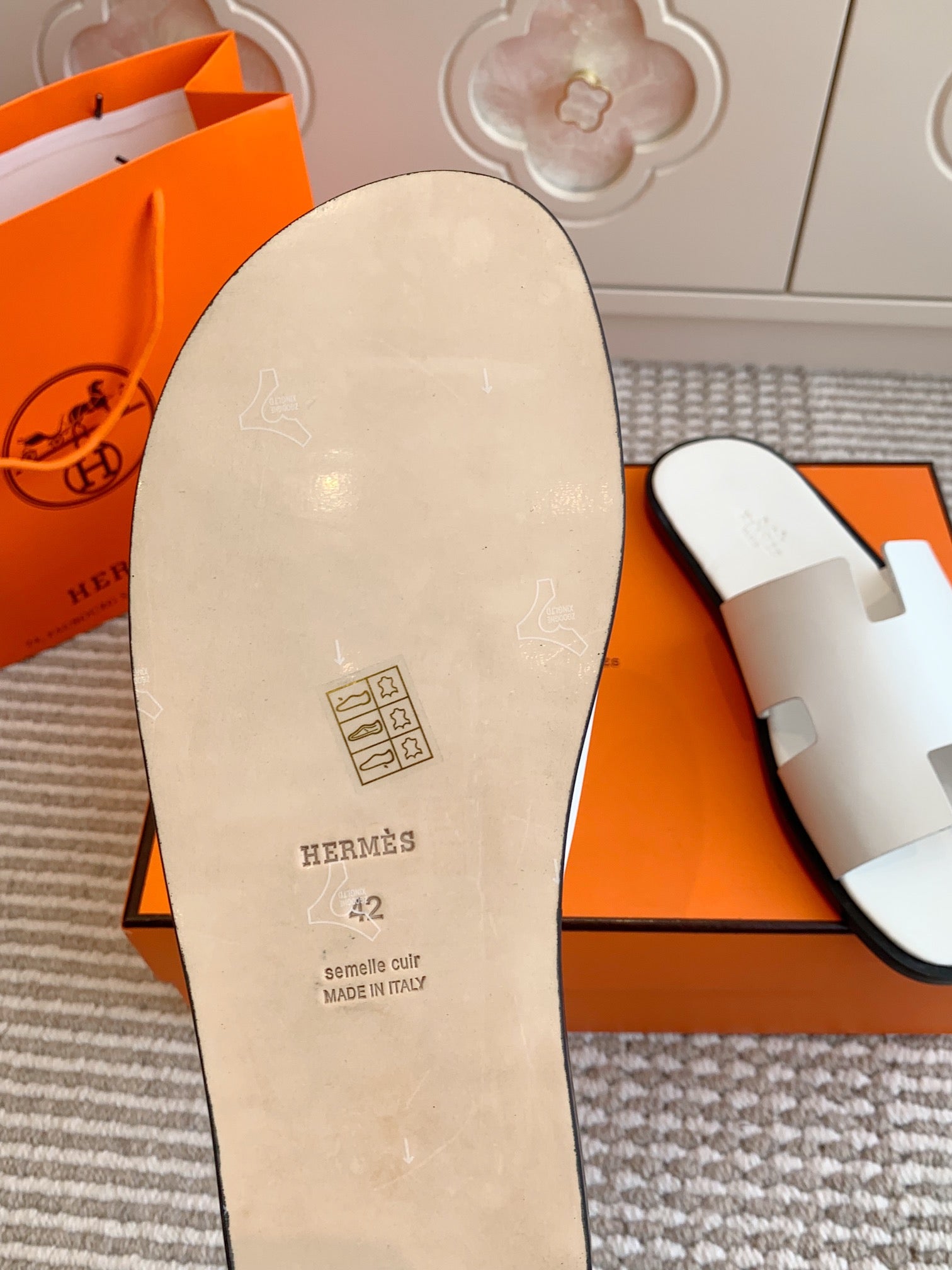 HM Izmir White Calfskin