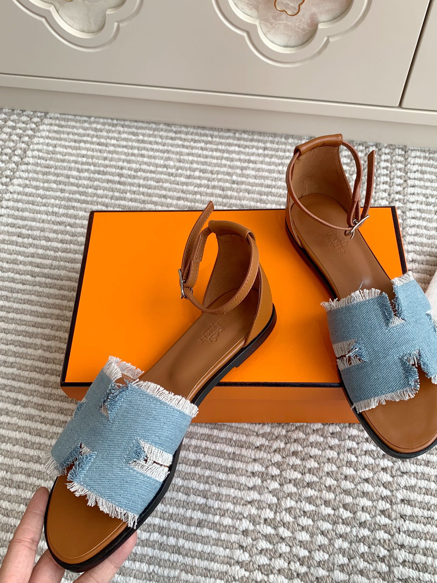 HM 25 Santorini Light Blue Denim Gold Calfskin