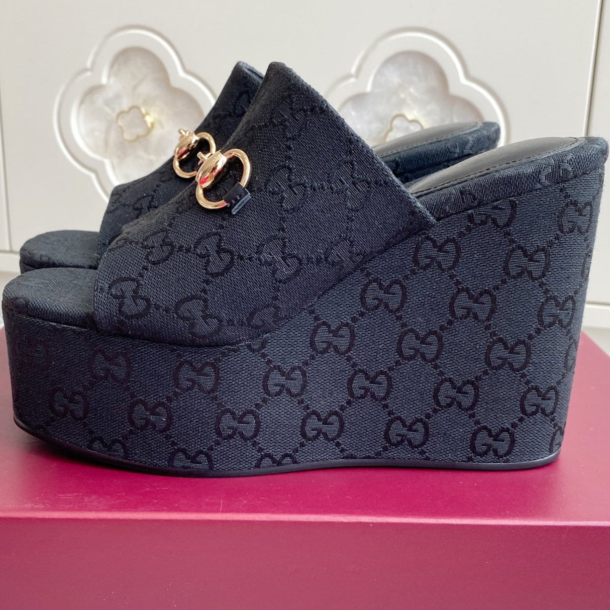 GC 25 Wedge With Horsebit Sandal Black Canvas 291030