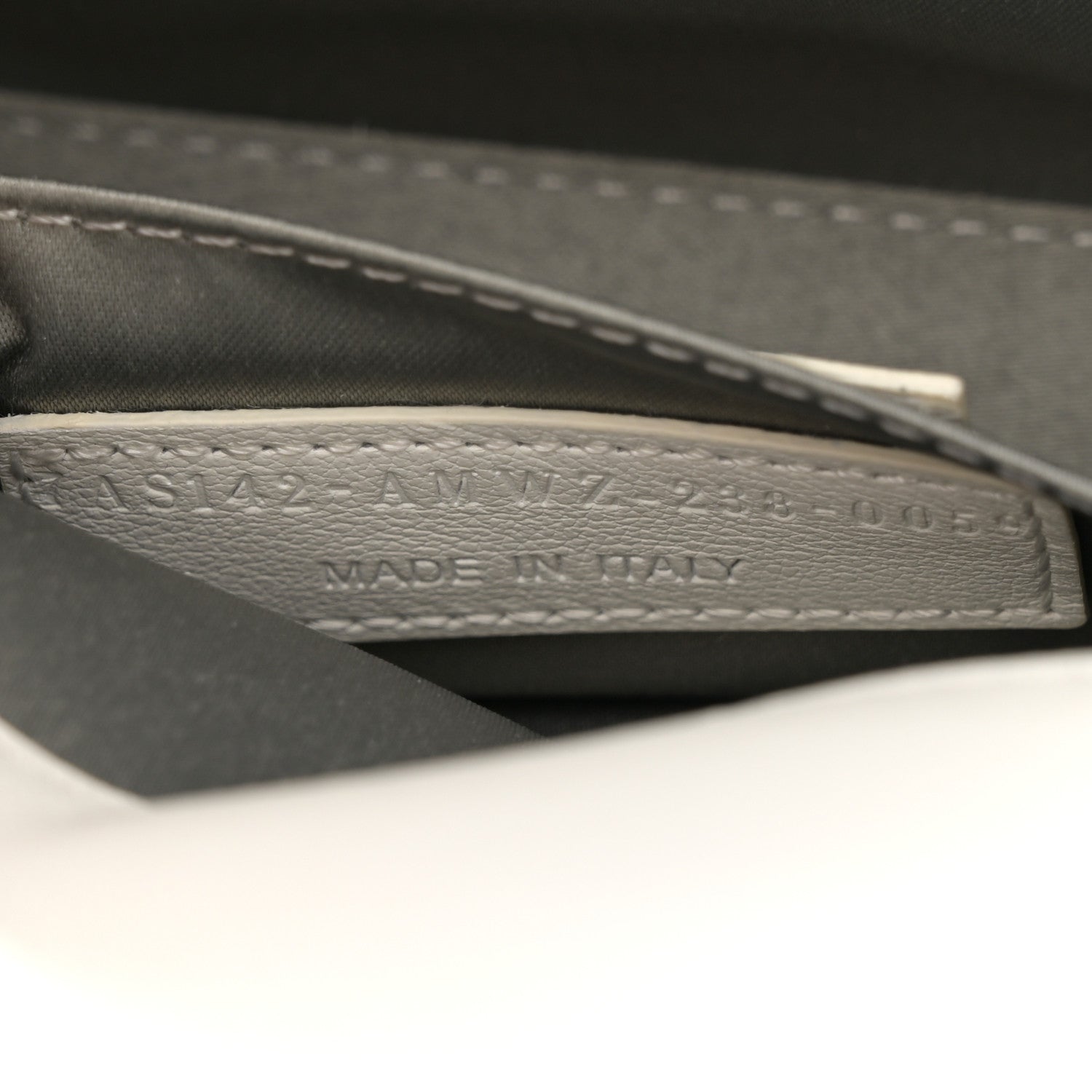 X MARC JACOBS Nappa Logo Phone Baguette White Black