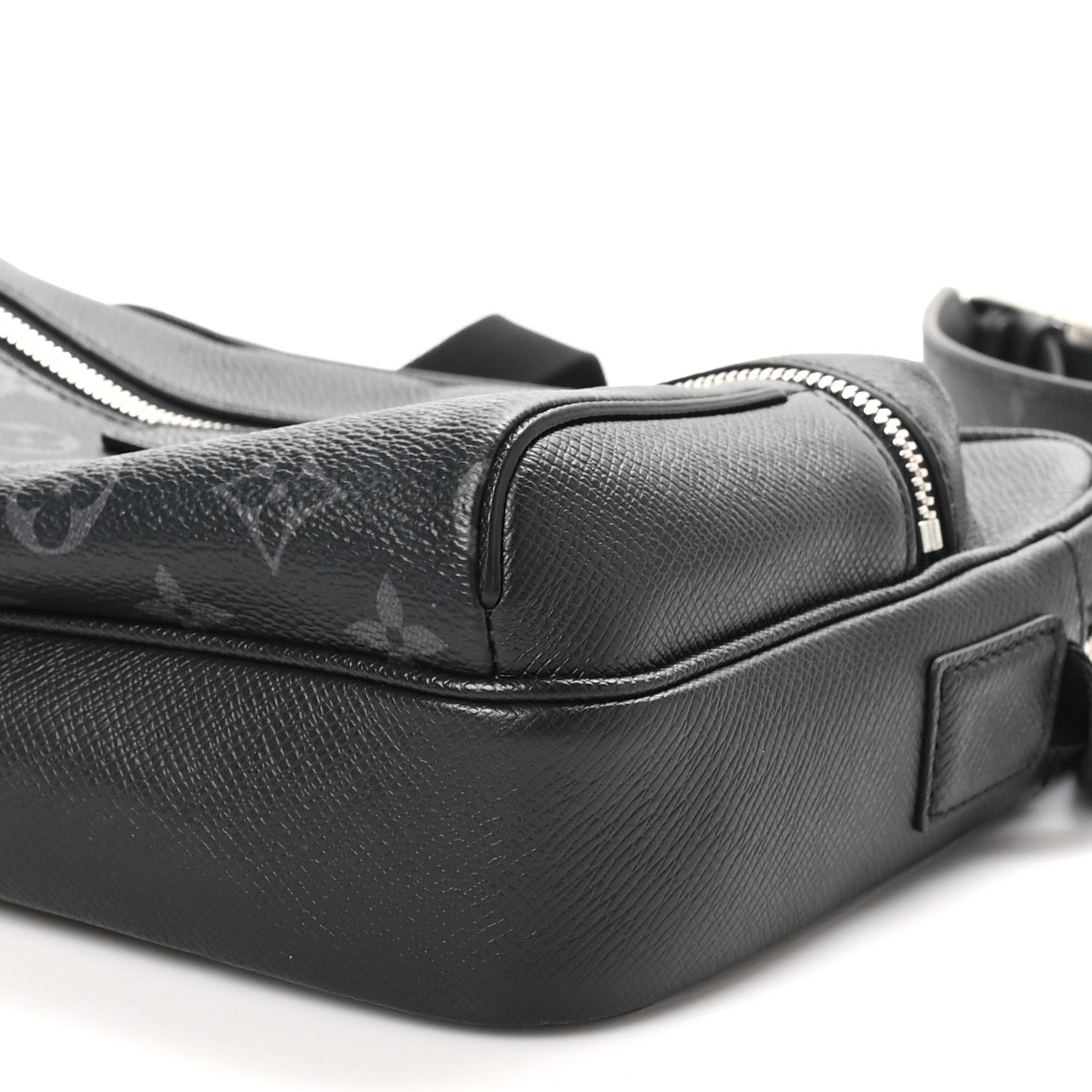 Taiga Monogram Eclipse Outdoor Messenger Black